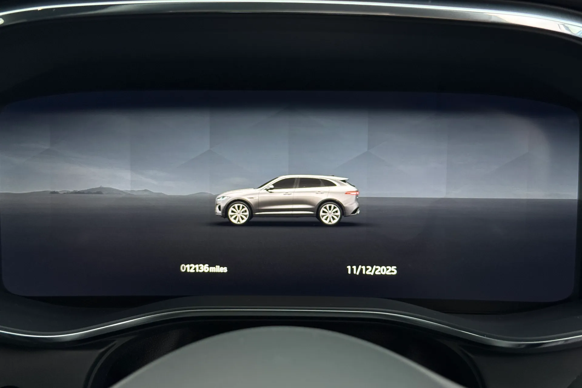 Jaguar F-PACE thumbnail image number 39