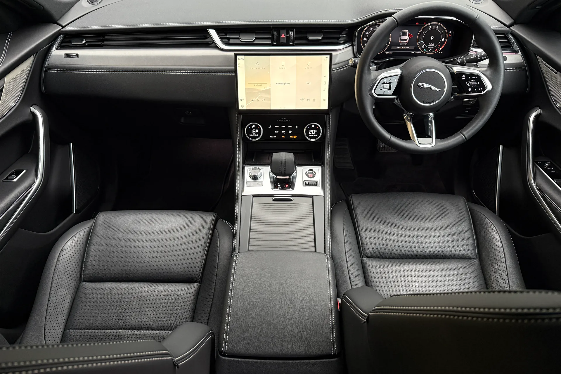 Jaguar F-PACE thumbnail image number 21