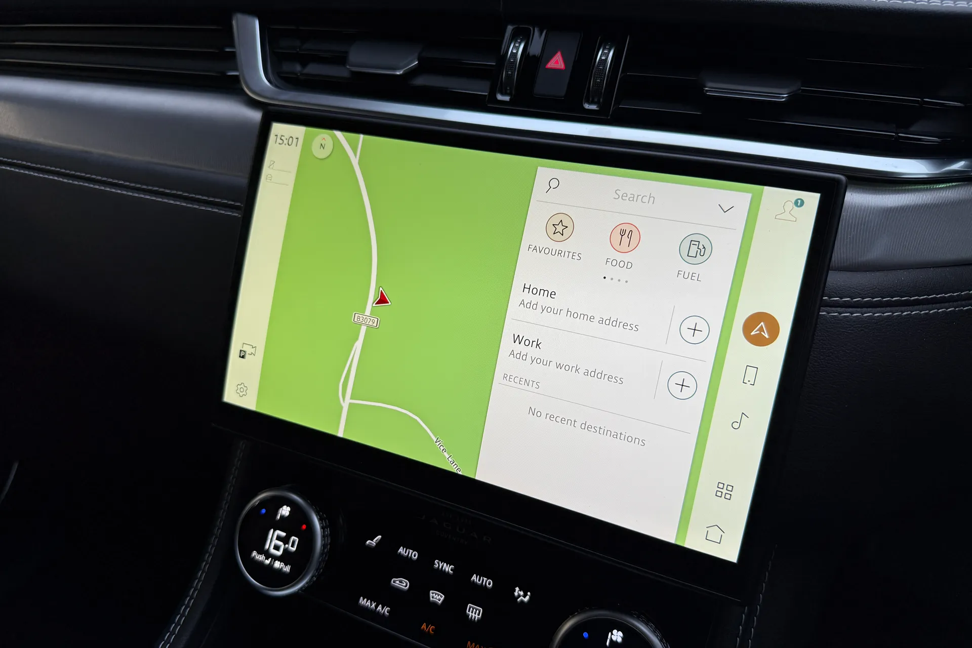 Jaguar F-PACE thumbnail image number 2