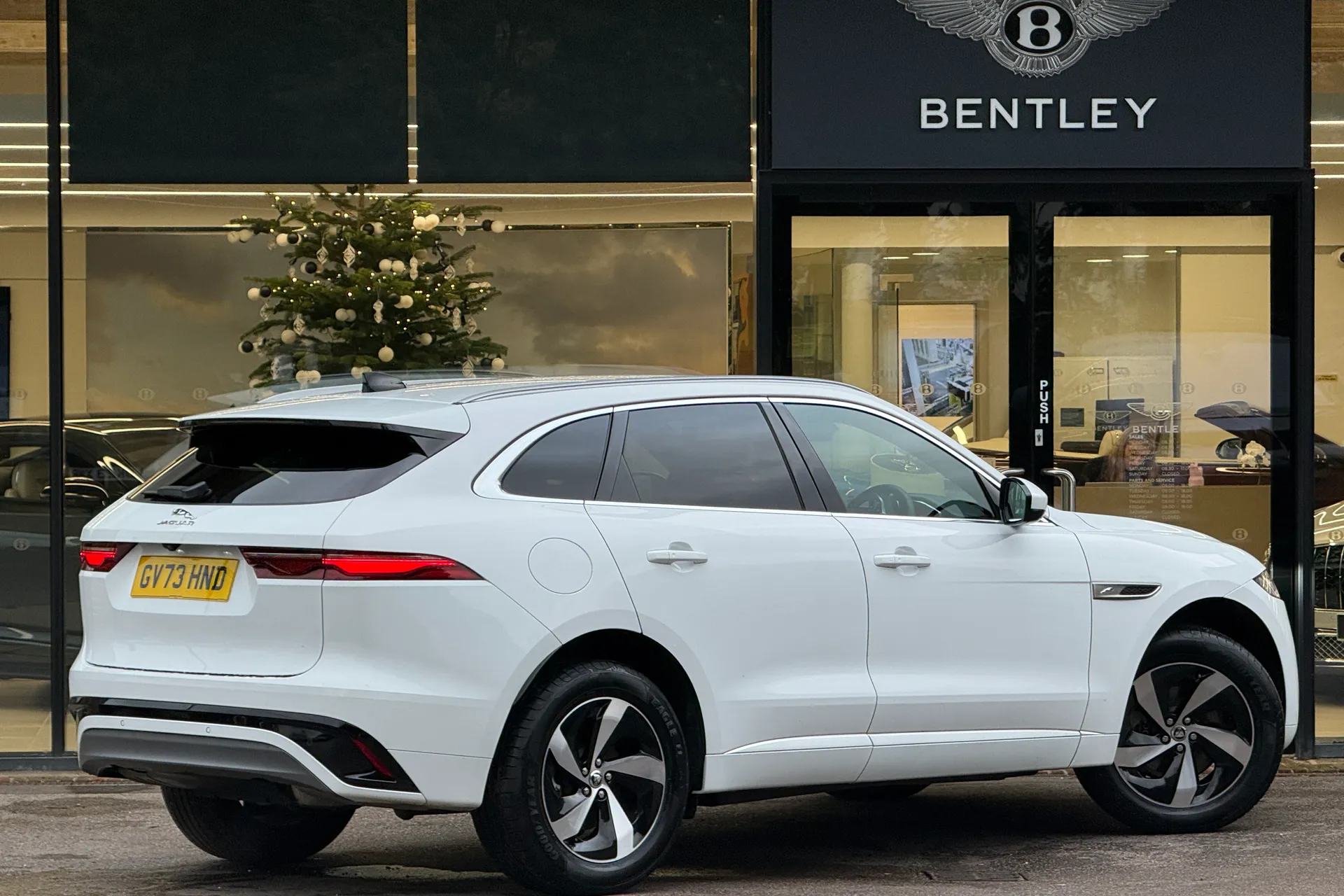 Jaguar F-PACE thumbnail image number 37