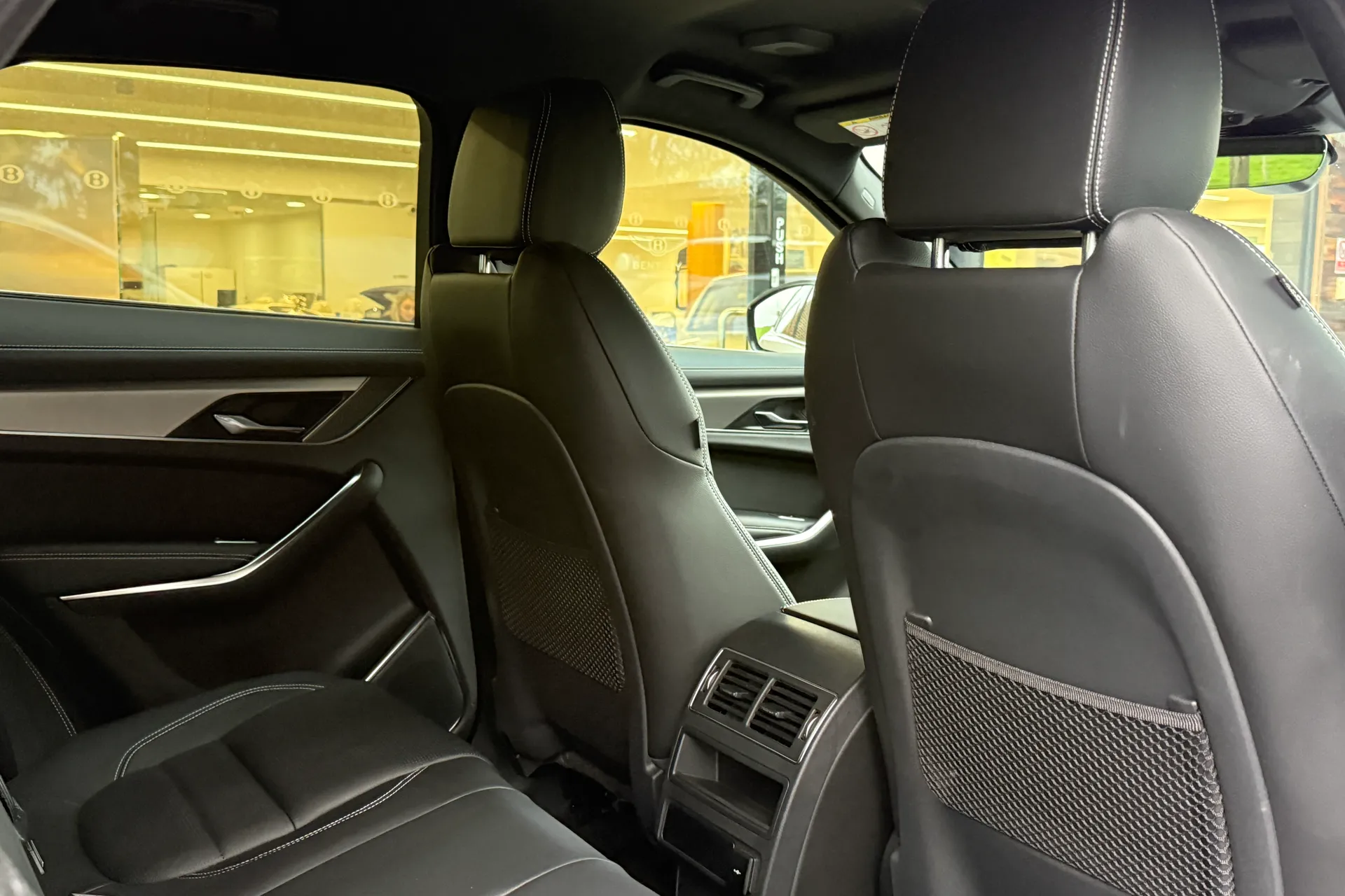 Jaguar F-PACE thumbnail image number 17