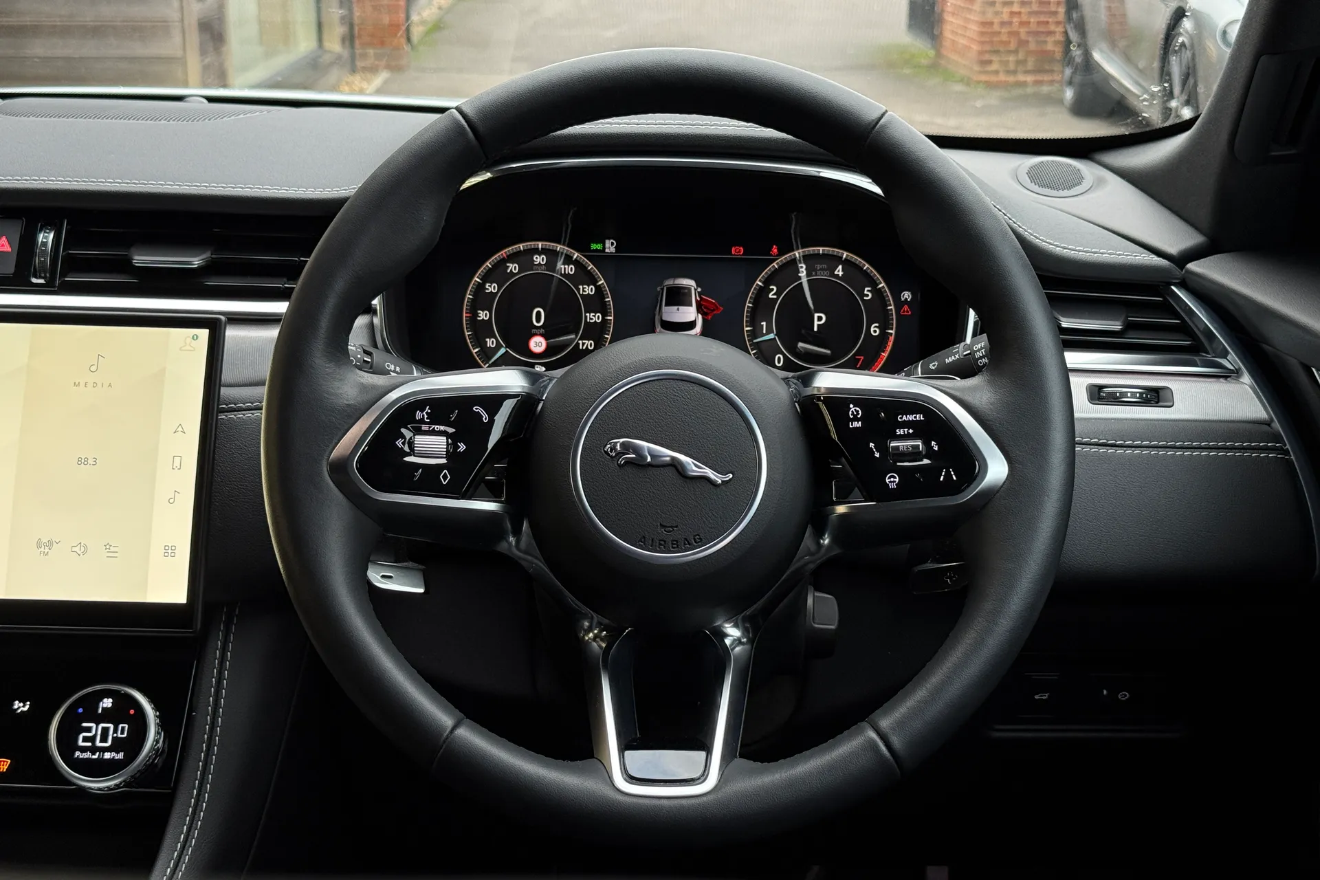 Jaguar F-PACE thumbnail image number 19