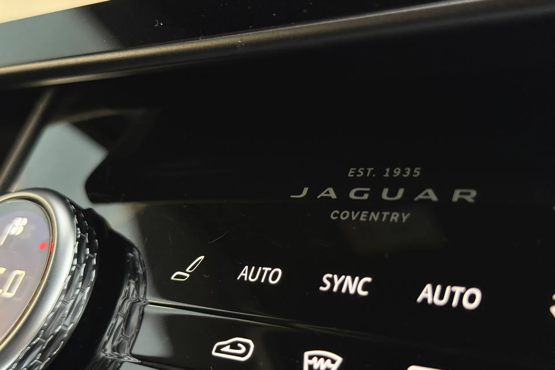 Jaguar F-PACE thumbnail image number 33