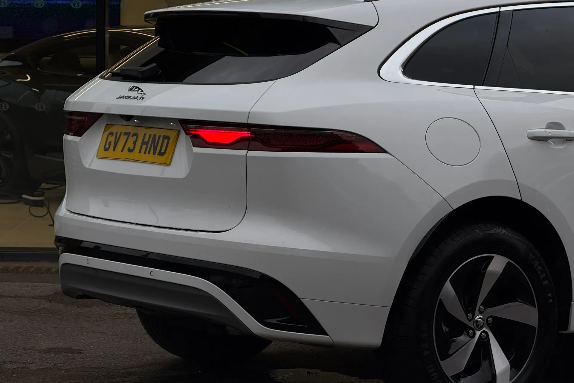Jaguar F-PACE thumbnail image number 38