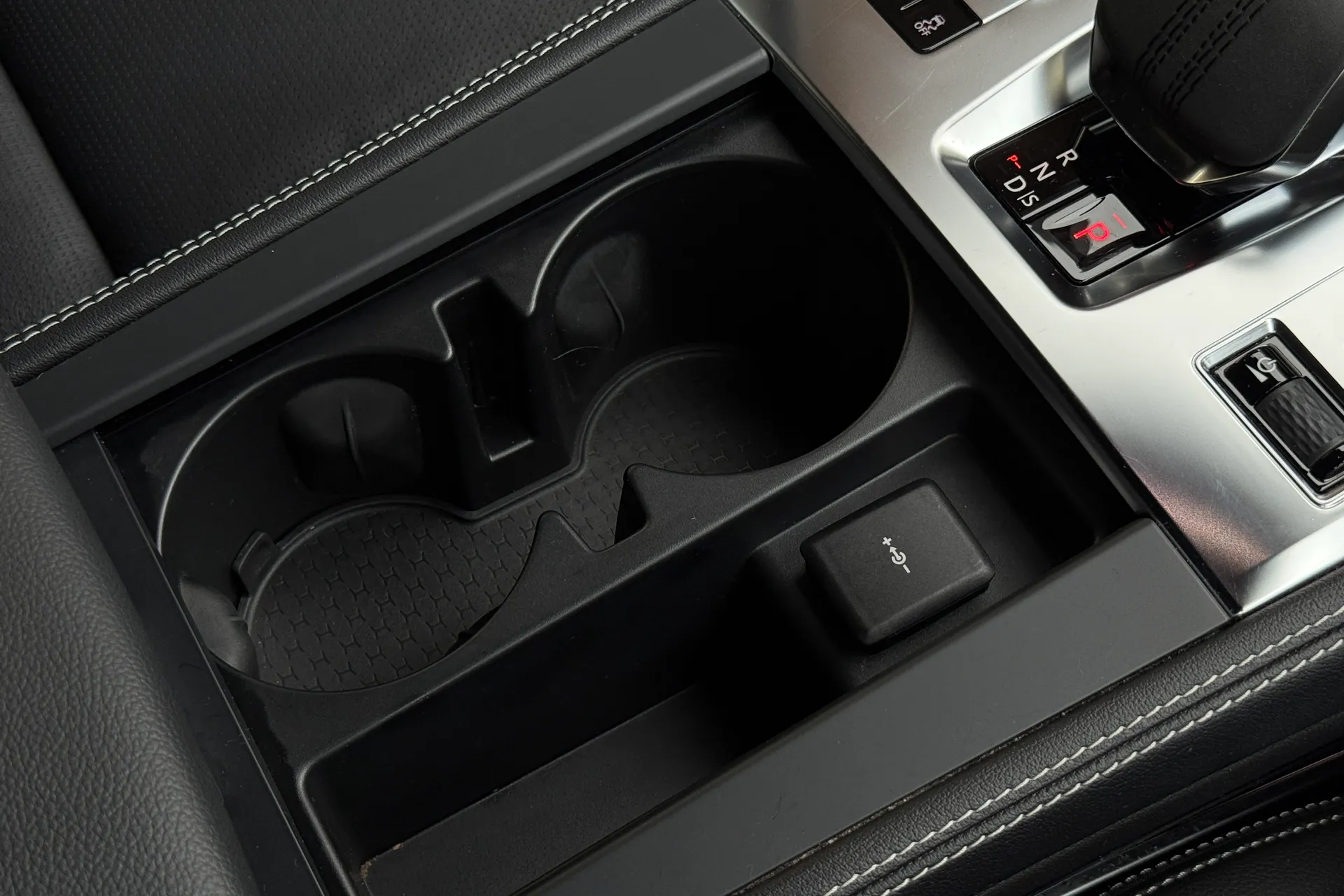 Jaguar F-PACE thumbnail image number 36