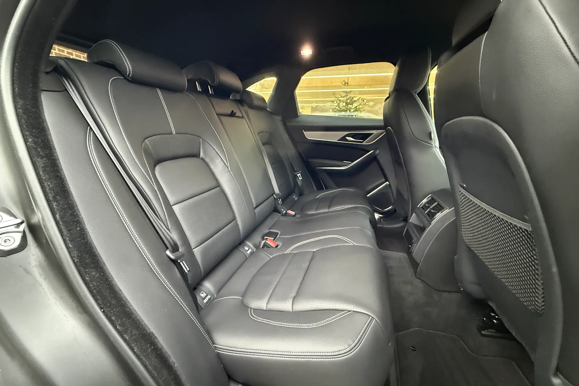 Jaguar F-PACE thumbnail image number 18