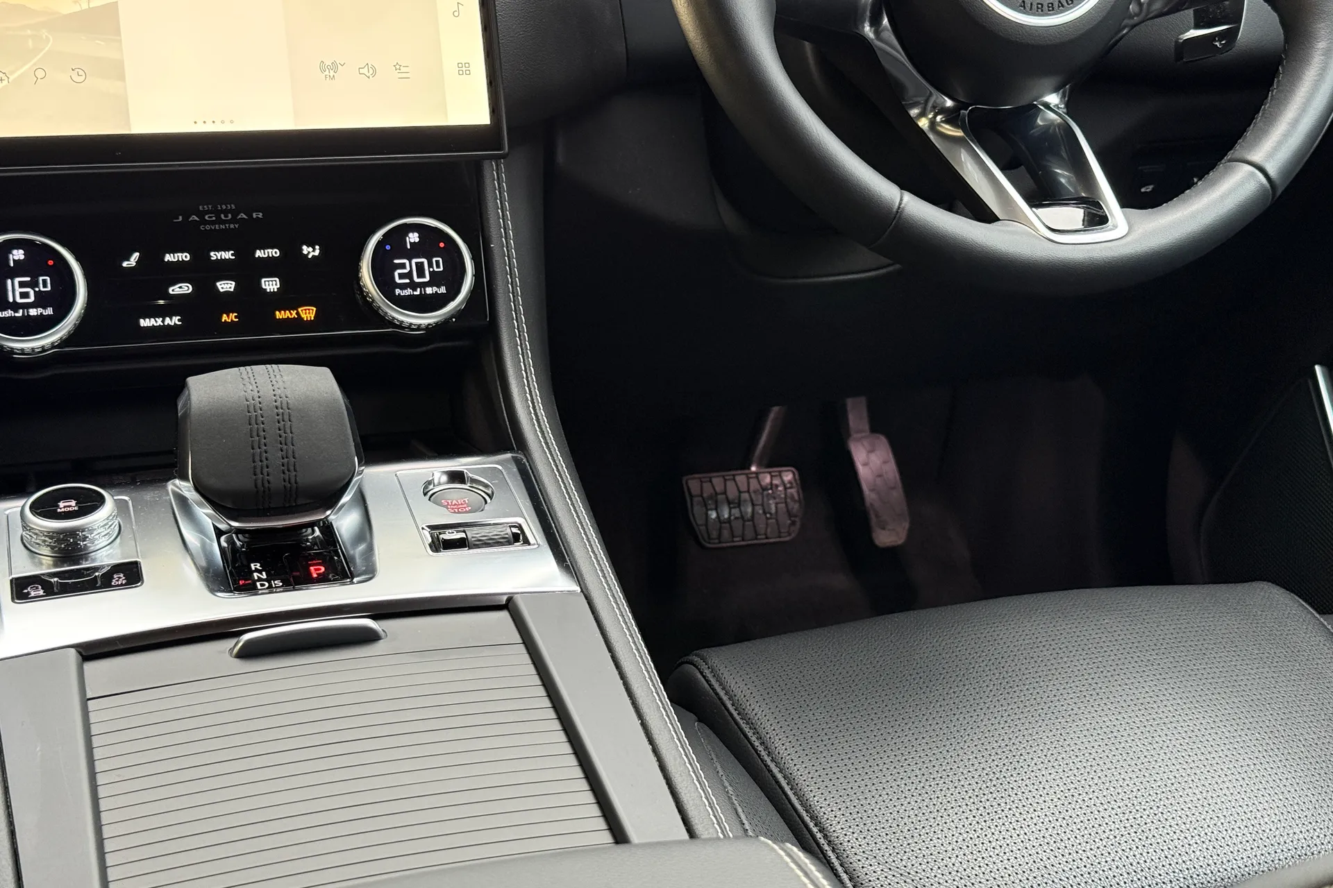 Jaguar F-PACE thumbnail image number 23