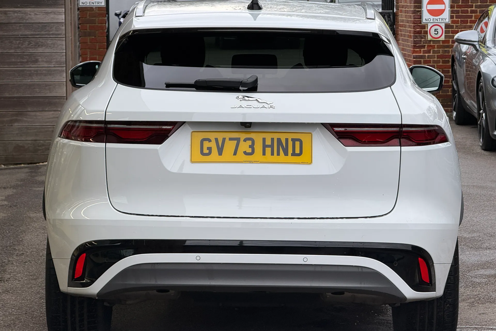 Jaguar F-PACE thumbnail image number 7