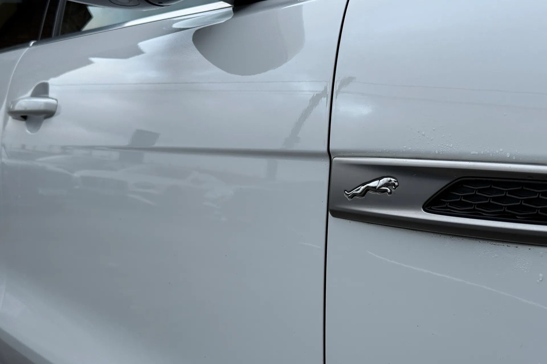 Jaguar F-PACE thumbnail image number 6