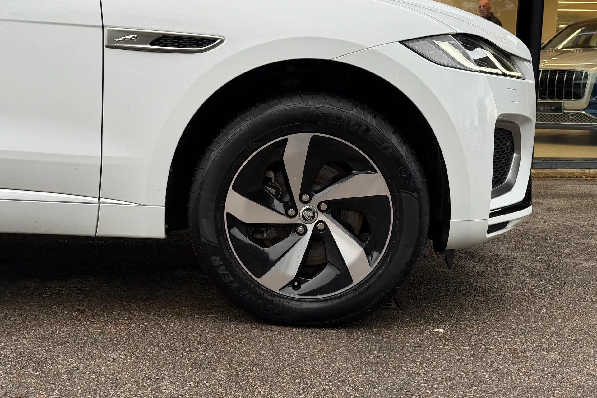 Jaguar F-PACE thumbnail image number 12