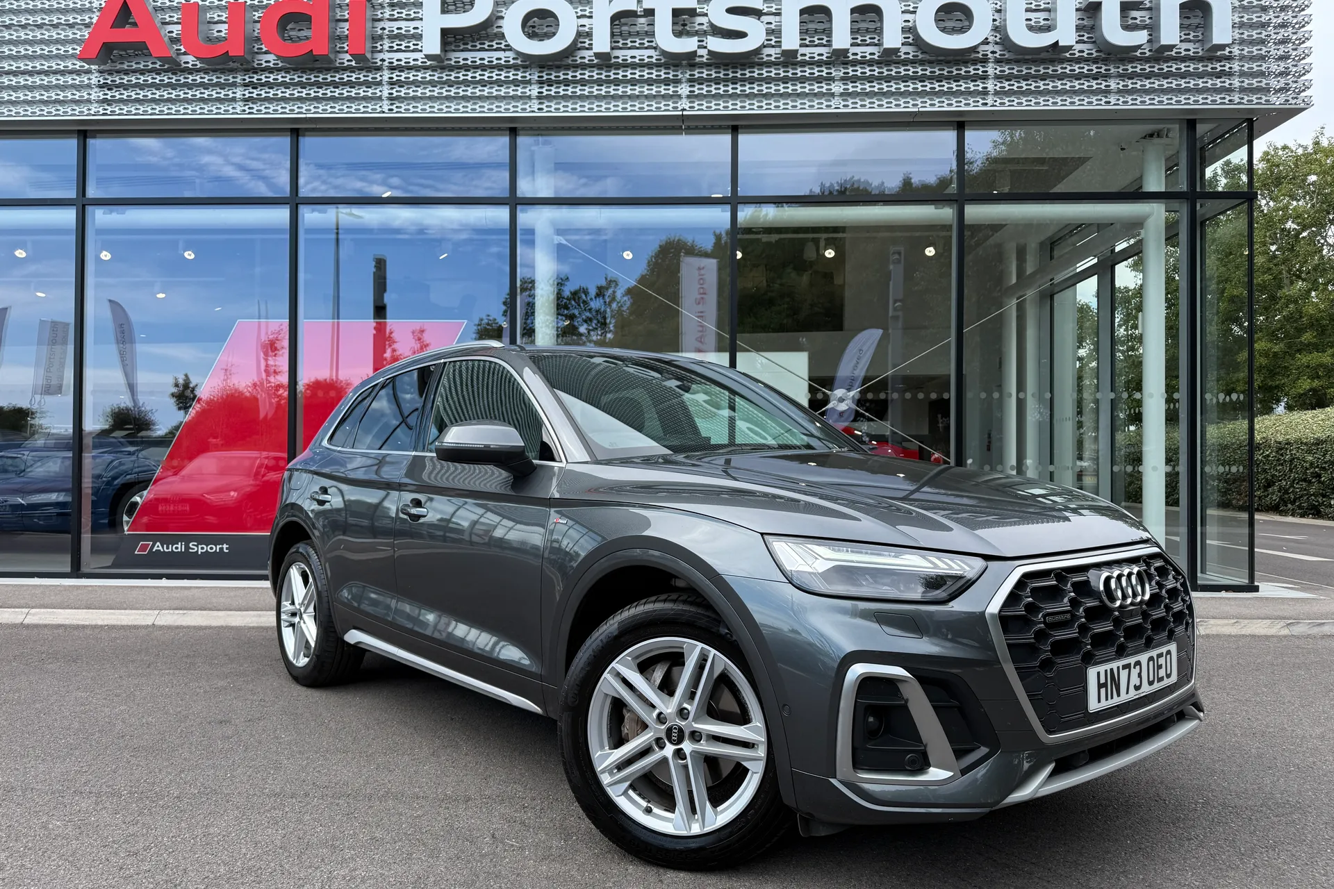 Audi Q5 focused image