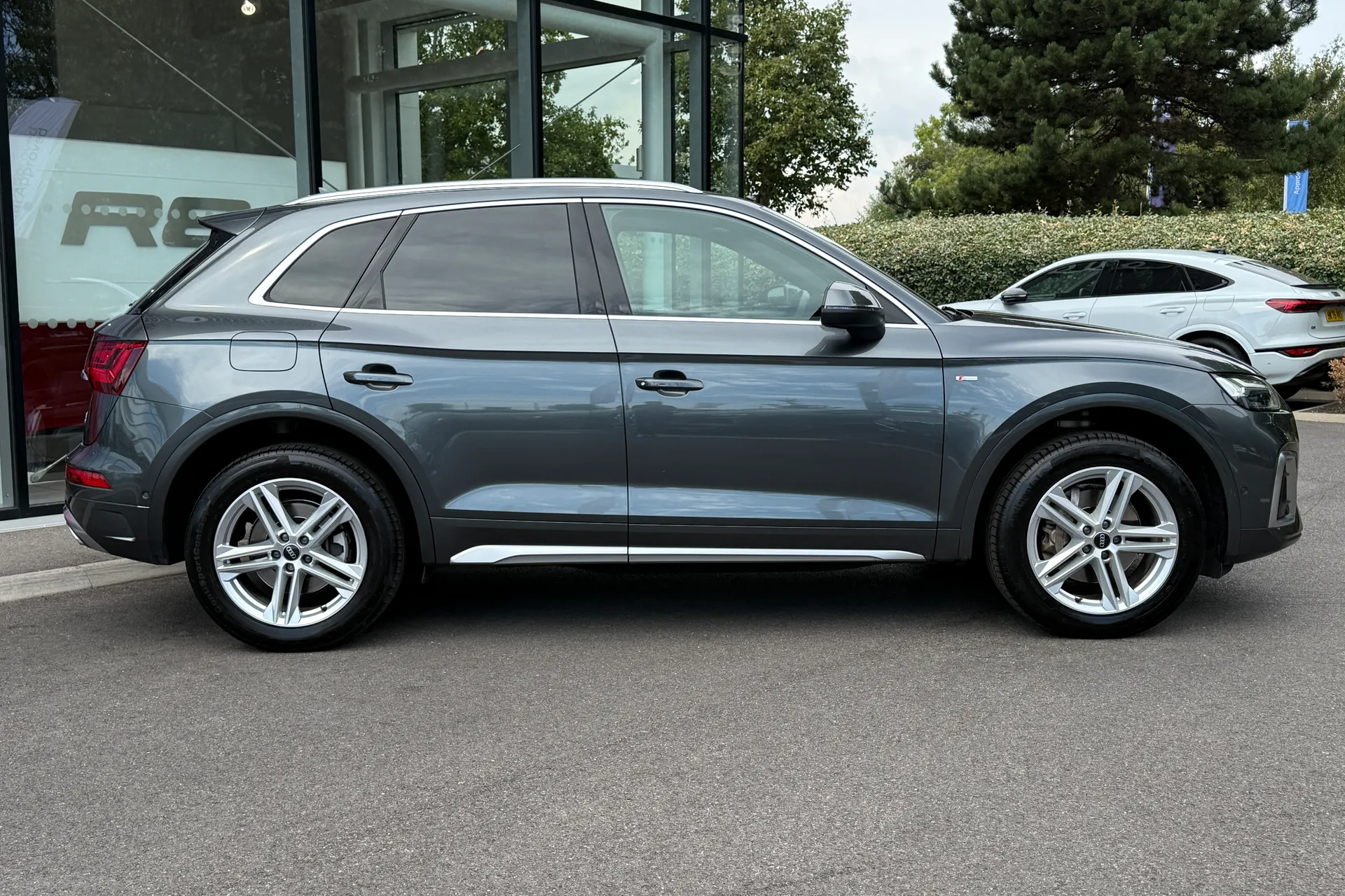 Audi Q5 thumbnail image number 2