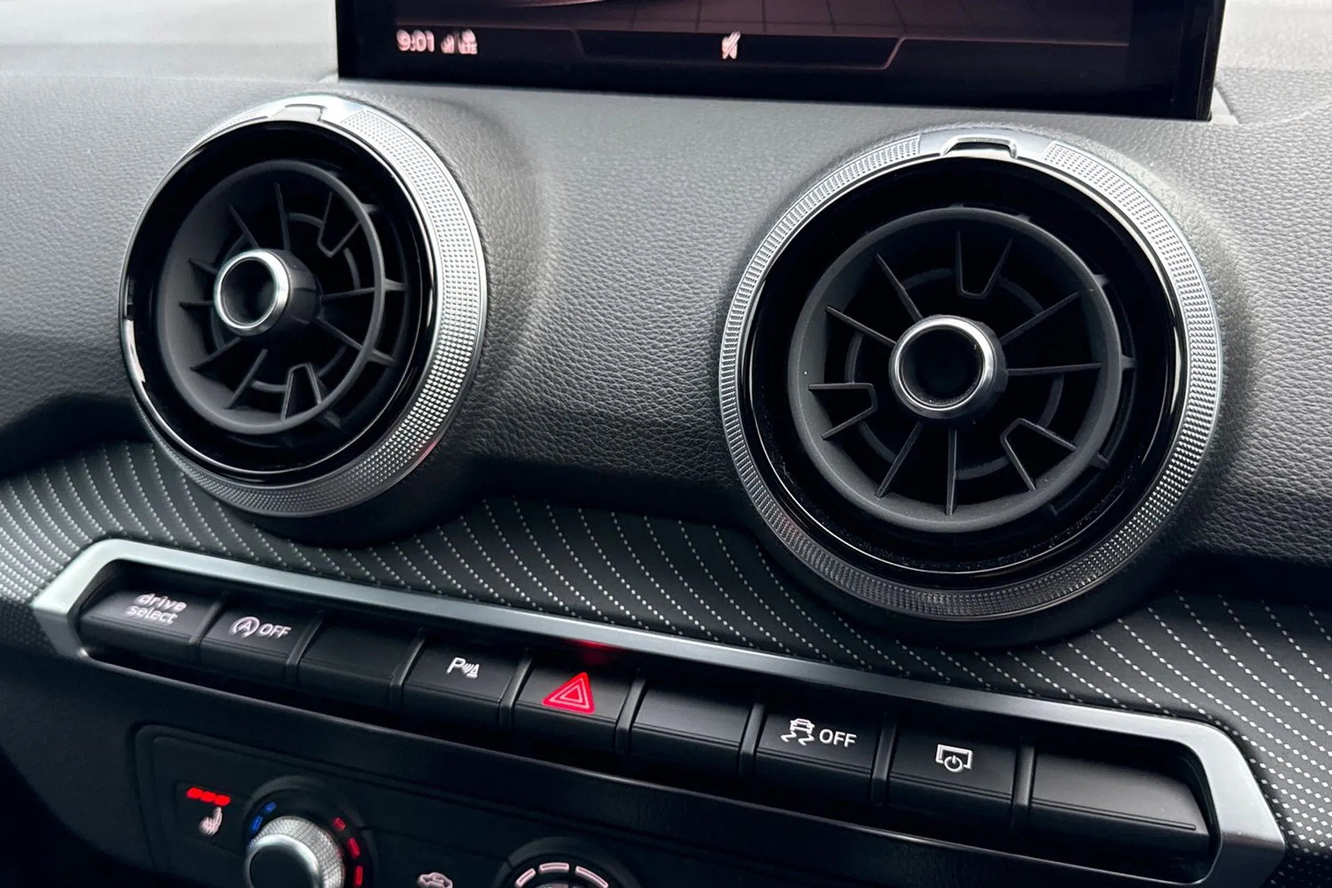 Audi Q2 thumbnail image number 45