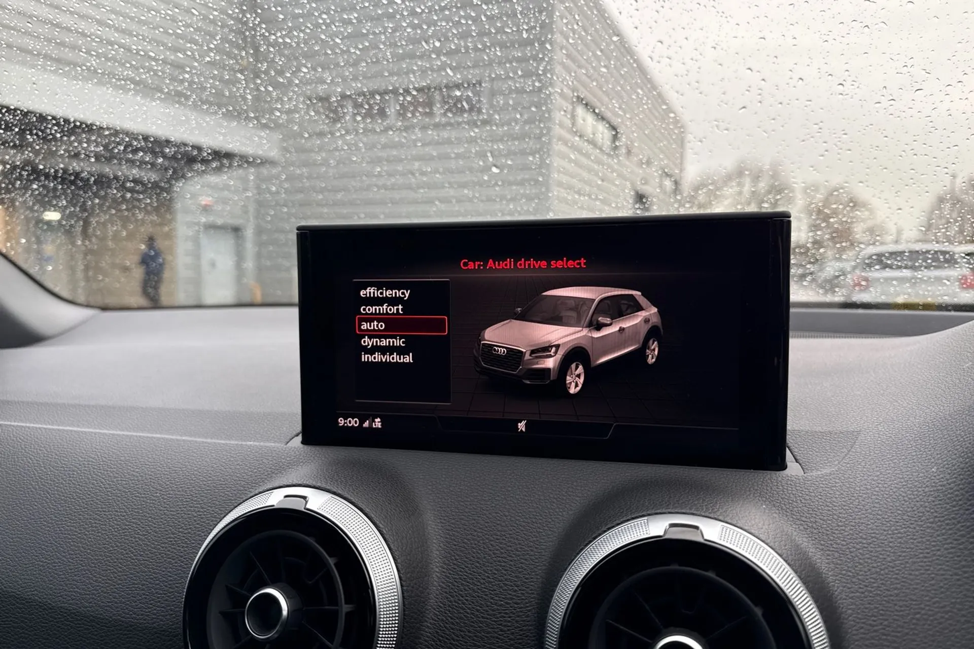 Audi Q2 thumbnail image number 42