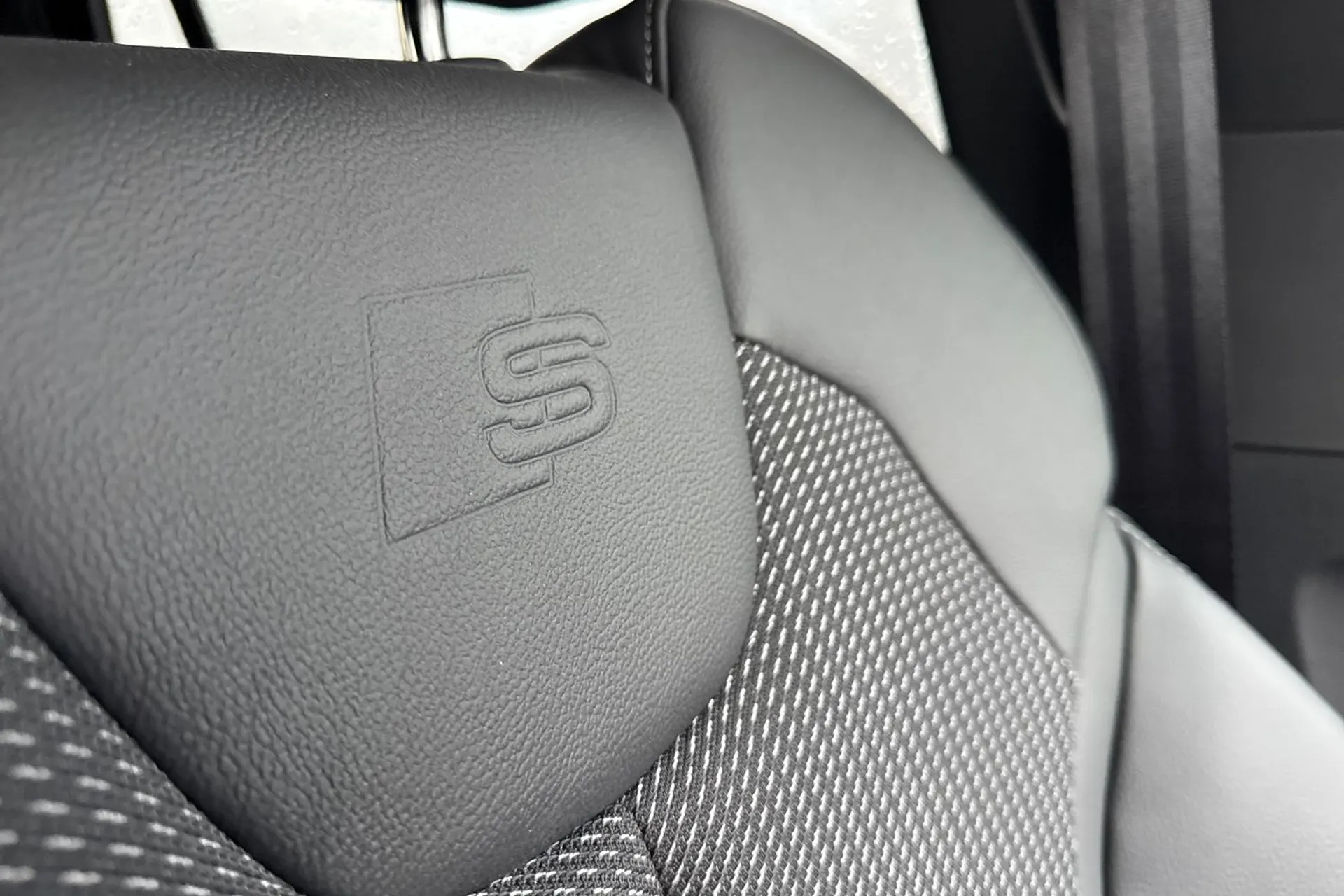 Audi Q2 thumbnail image number 51