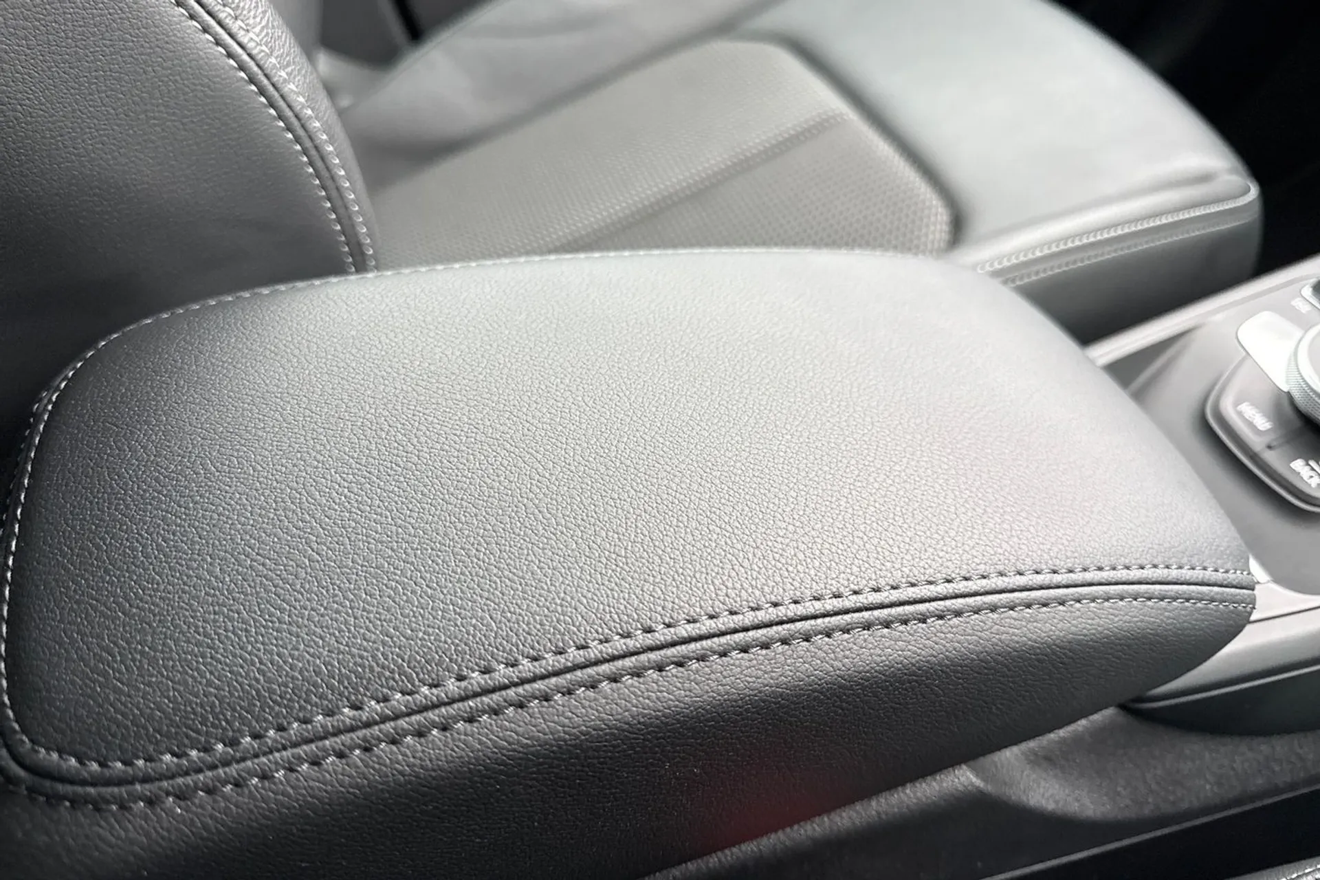 Audi Q2 thumbnail image number 48