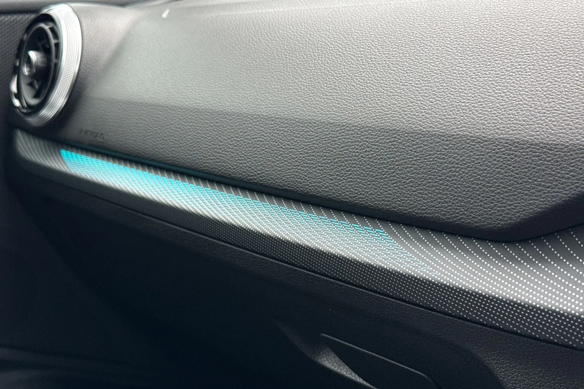 Audi Q2 thumbnail image number 33