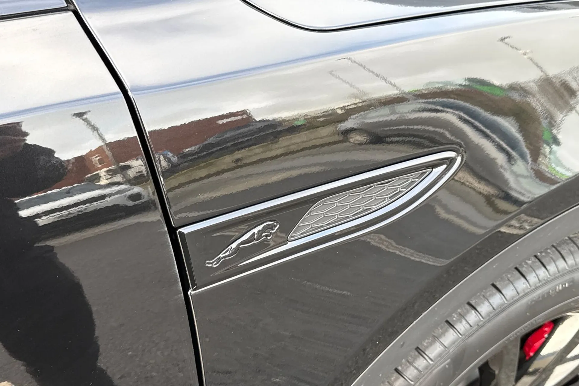 Jaguar E-PACE thumbnail image number 36