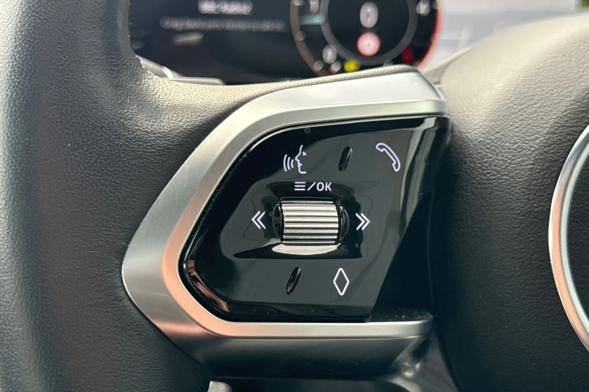 Jaguar E-PACE thumbnail image number 31