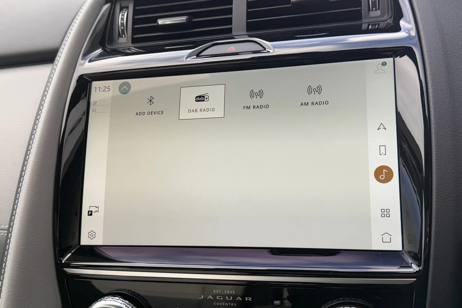 Jaguar E-PACE thumbnail image number 22