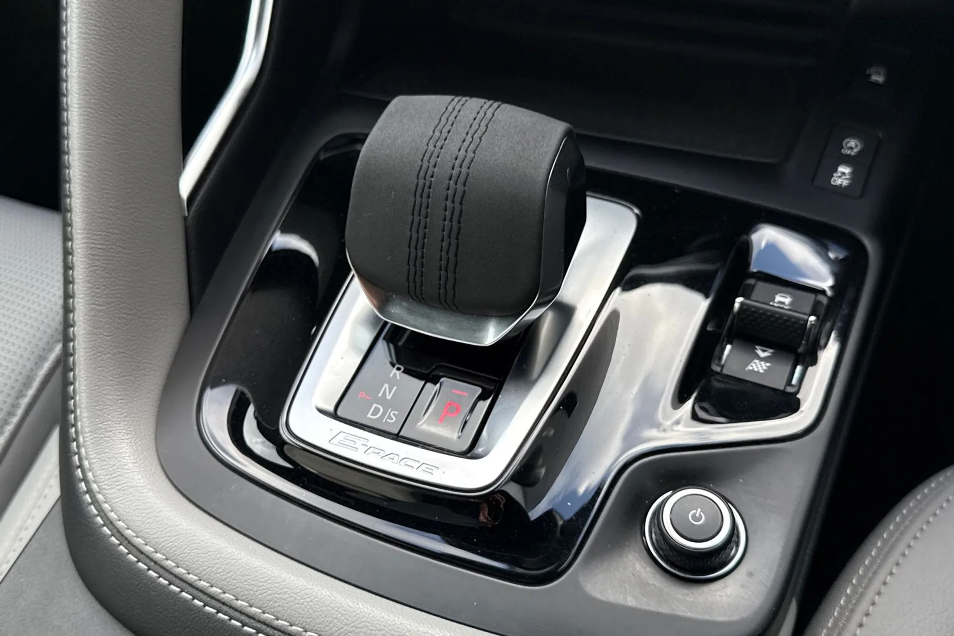 Jaguar E-PACE thumbnail image number 54