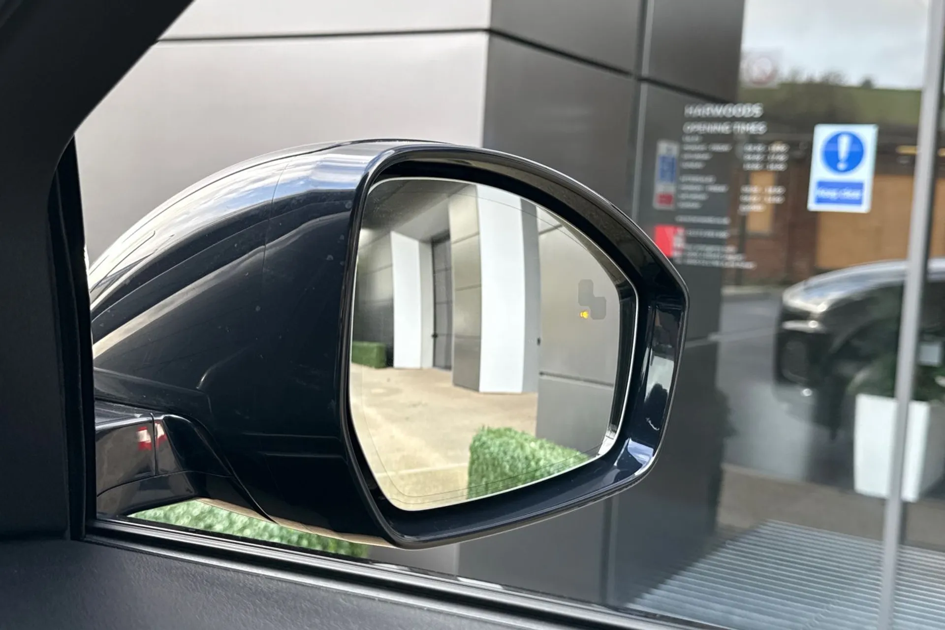 Jaguar E-PACE thumbnail image number 13