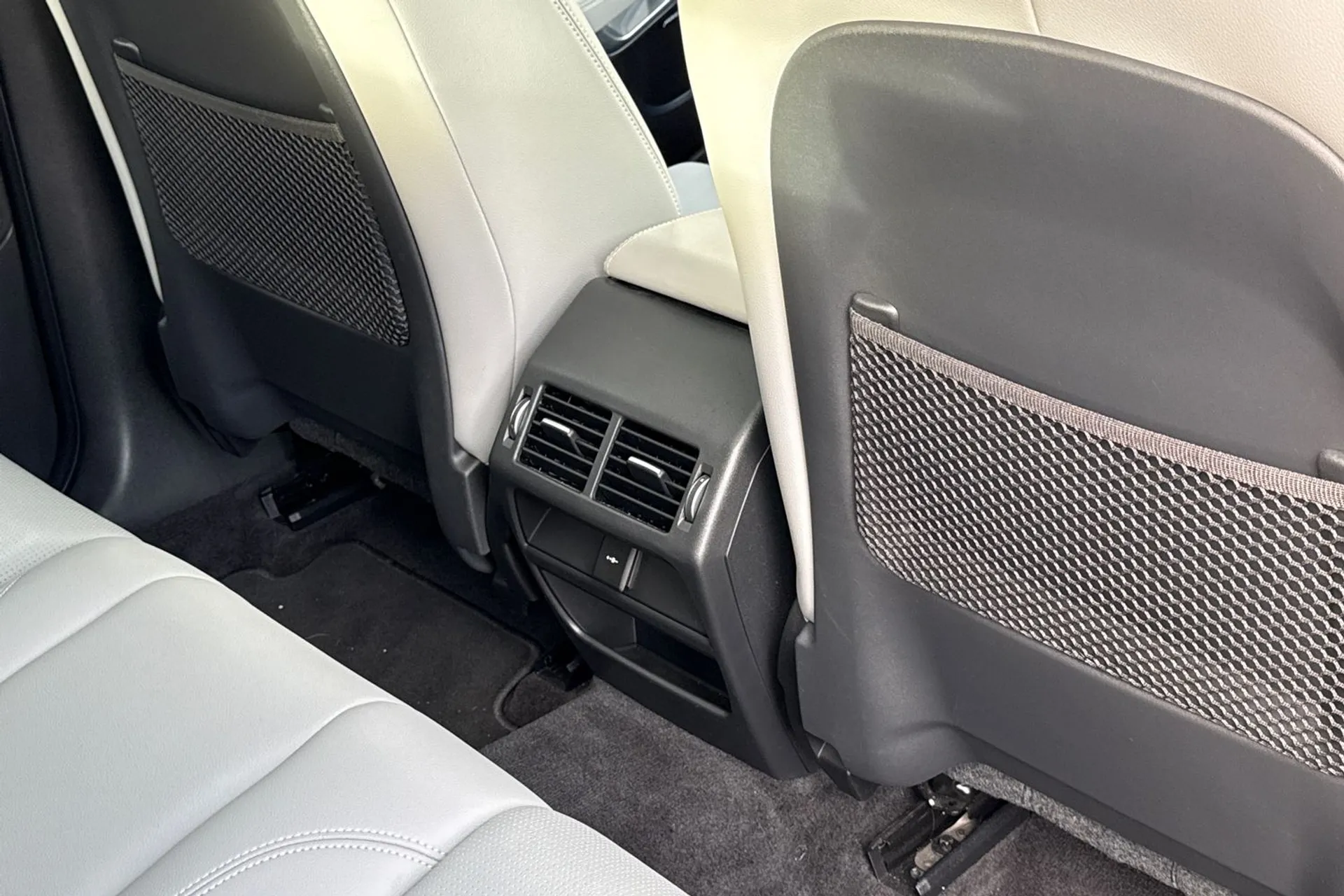 Jaguar E-PACE thumbnail image number 40