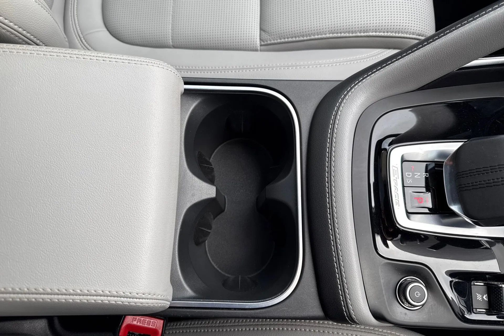 Jaguar E-PACE thumbnail image number 58