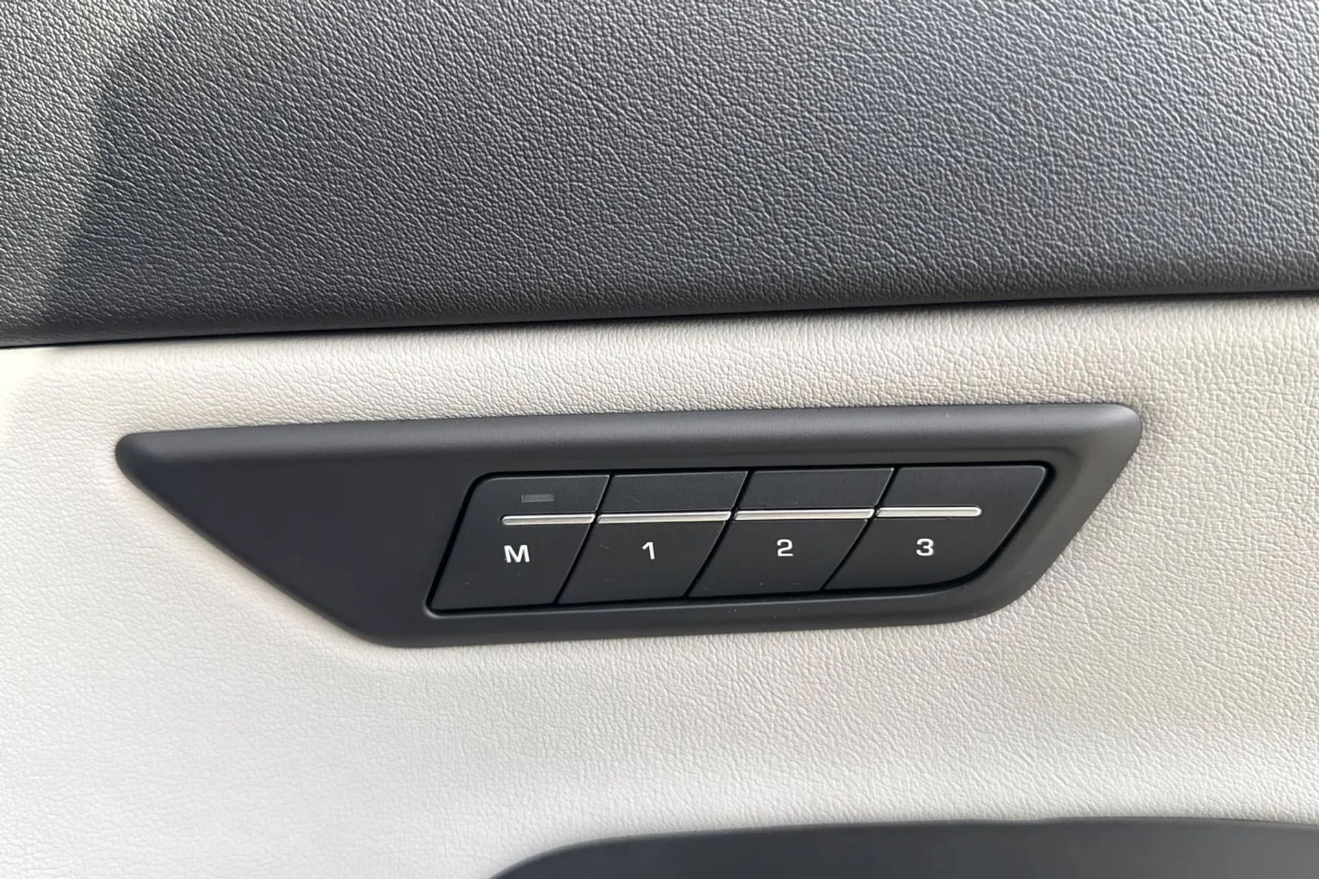 Jaguar E-PACE thumbnail image number 20