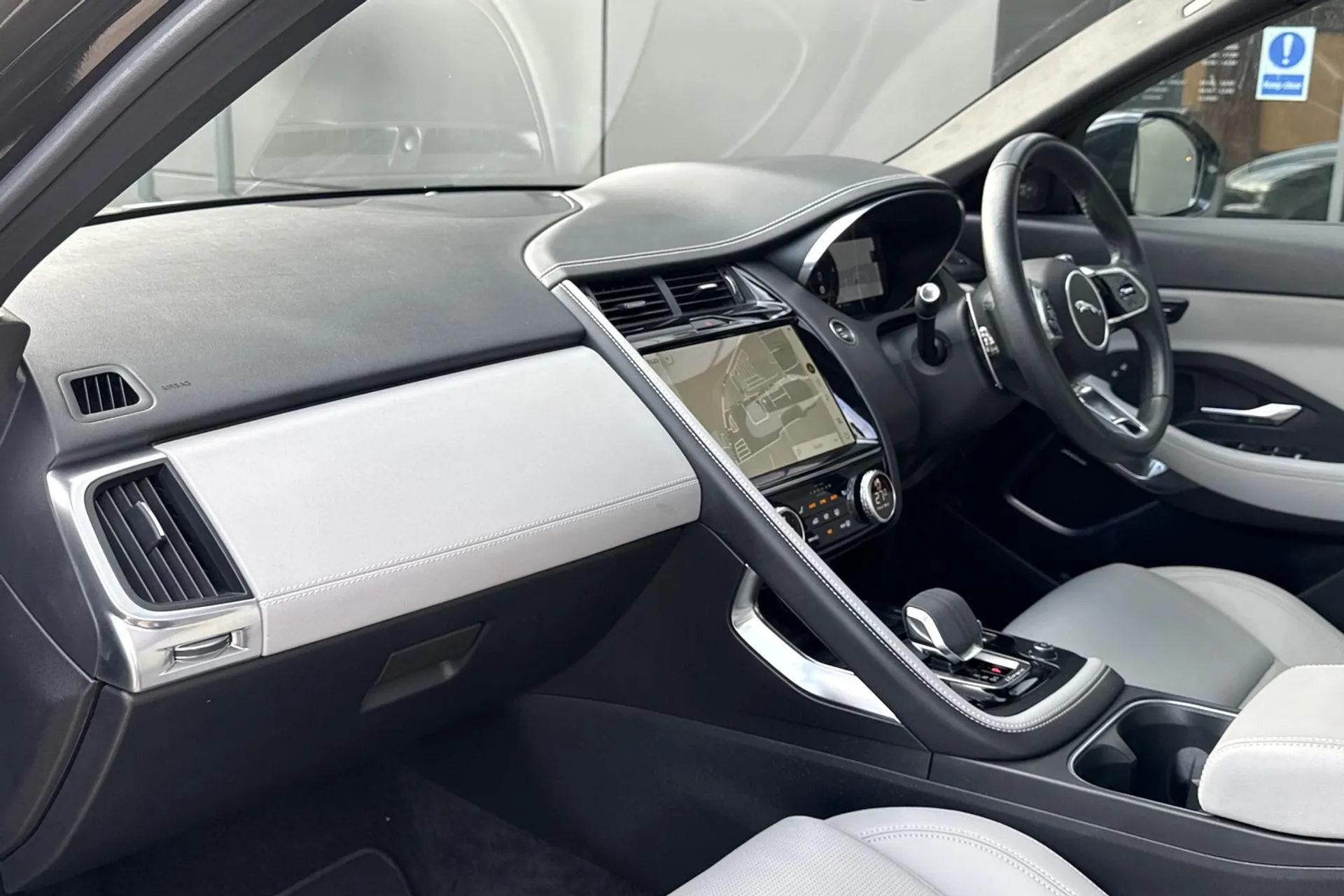 Jaguar E-PACE thumbnail image number 49