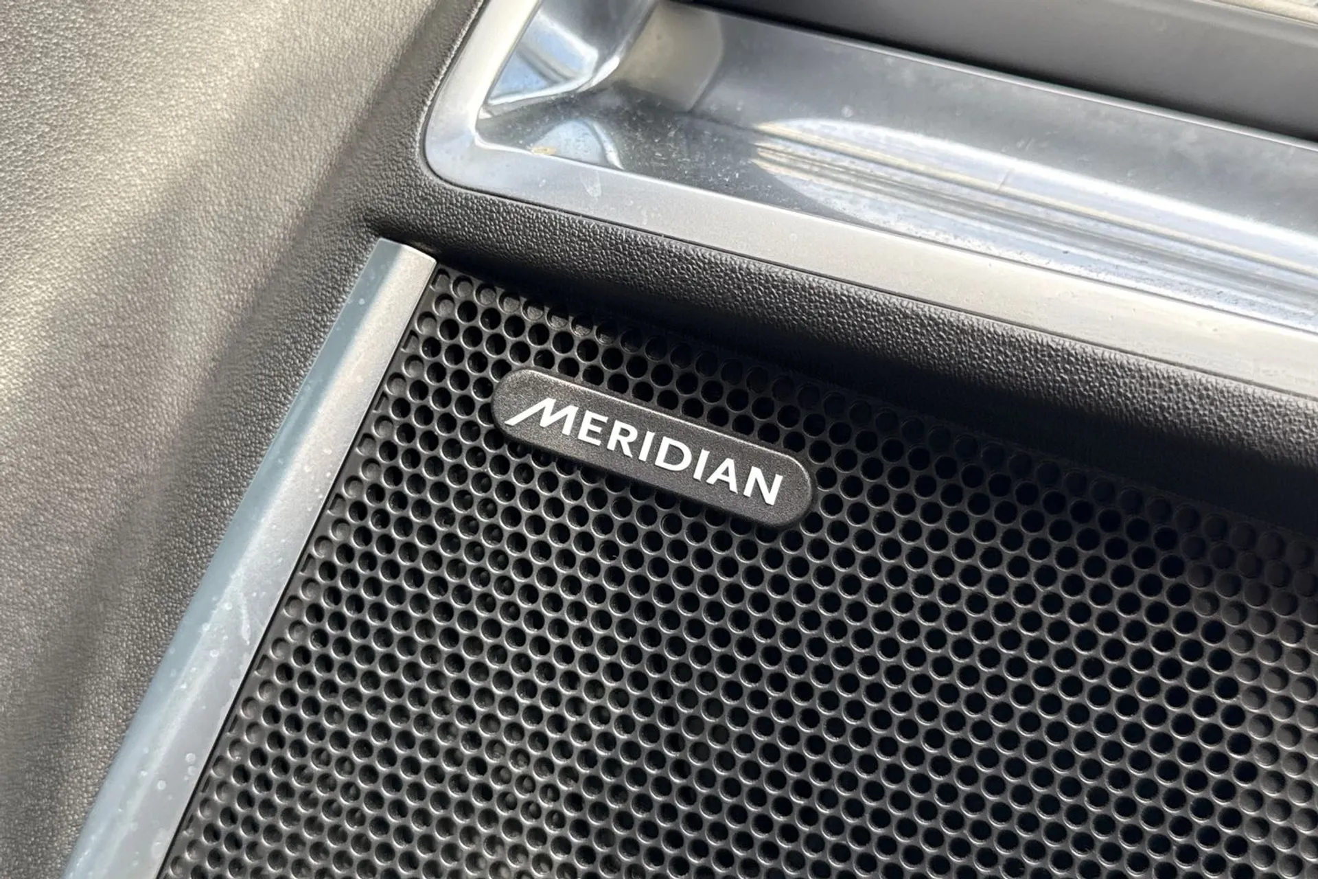 Jaguar E-PACE thumbnail image number 21