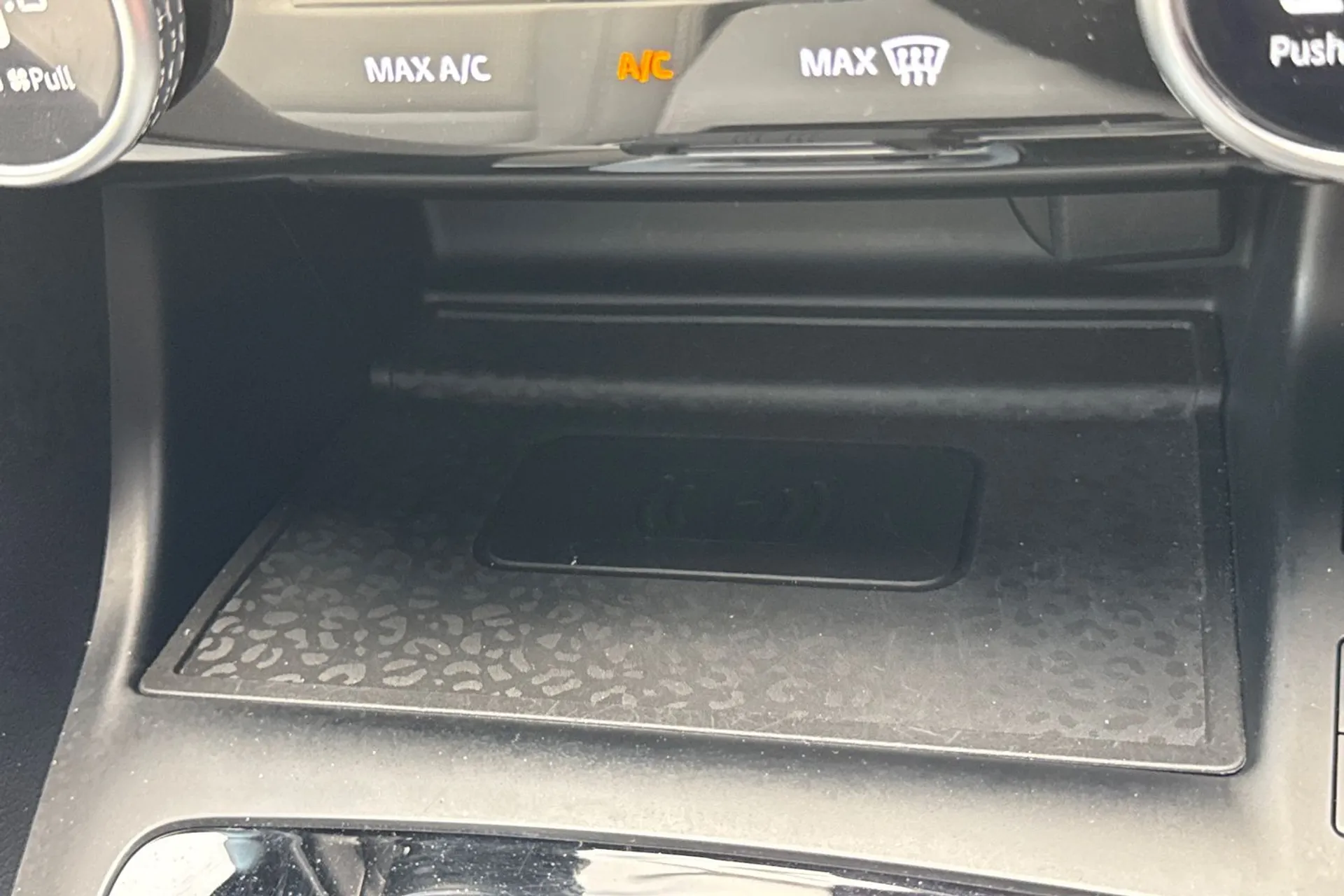 Jaguar E-PACE thumbnail image number 57