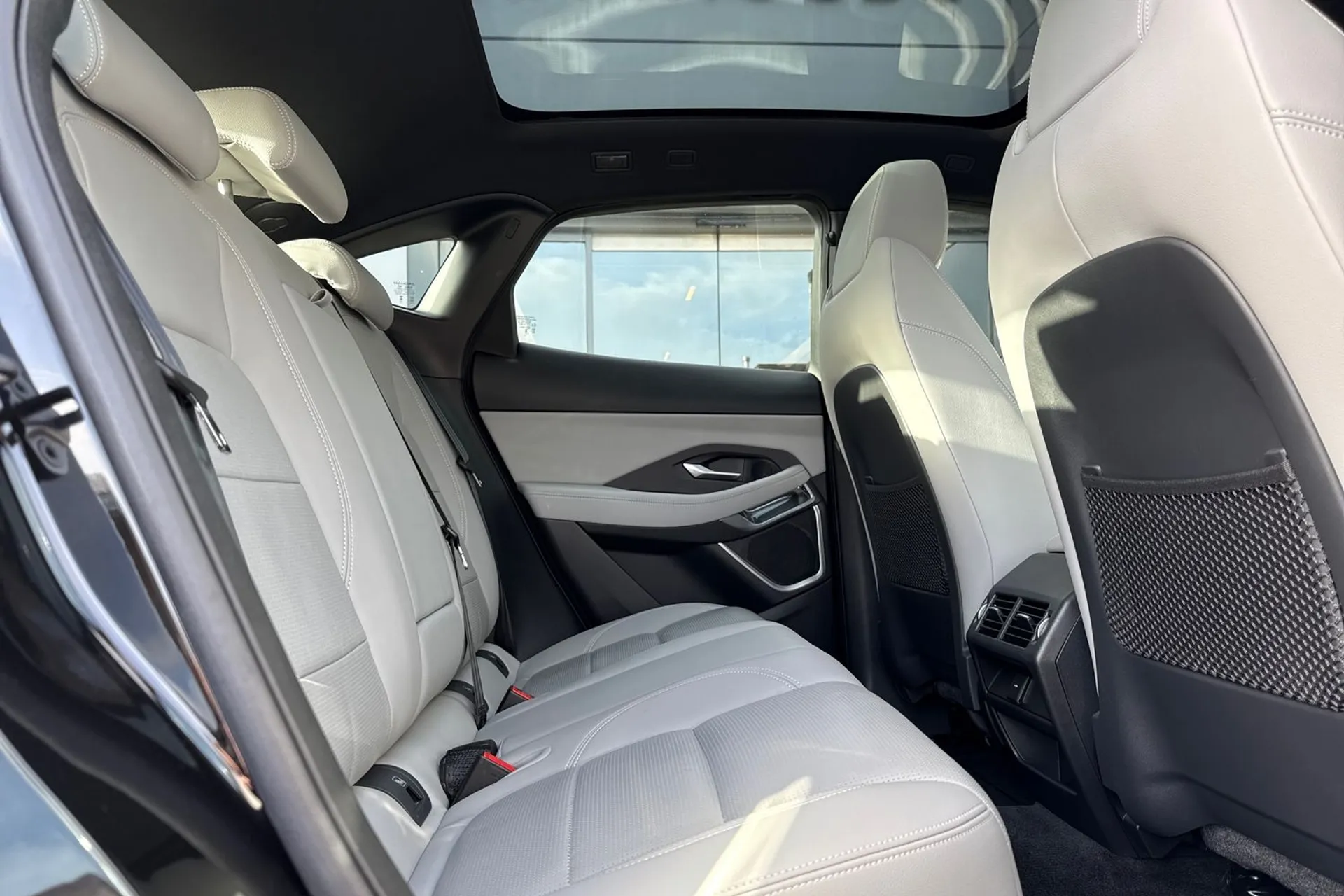 Jaguar E-PACE thumbnail image number 37