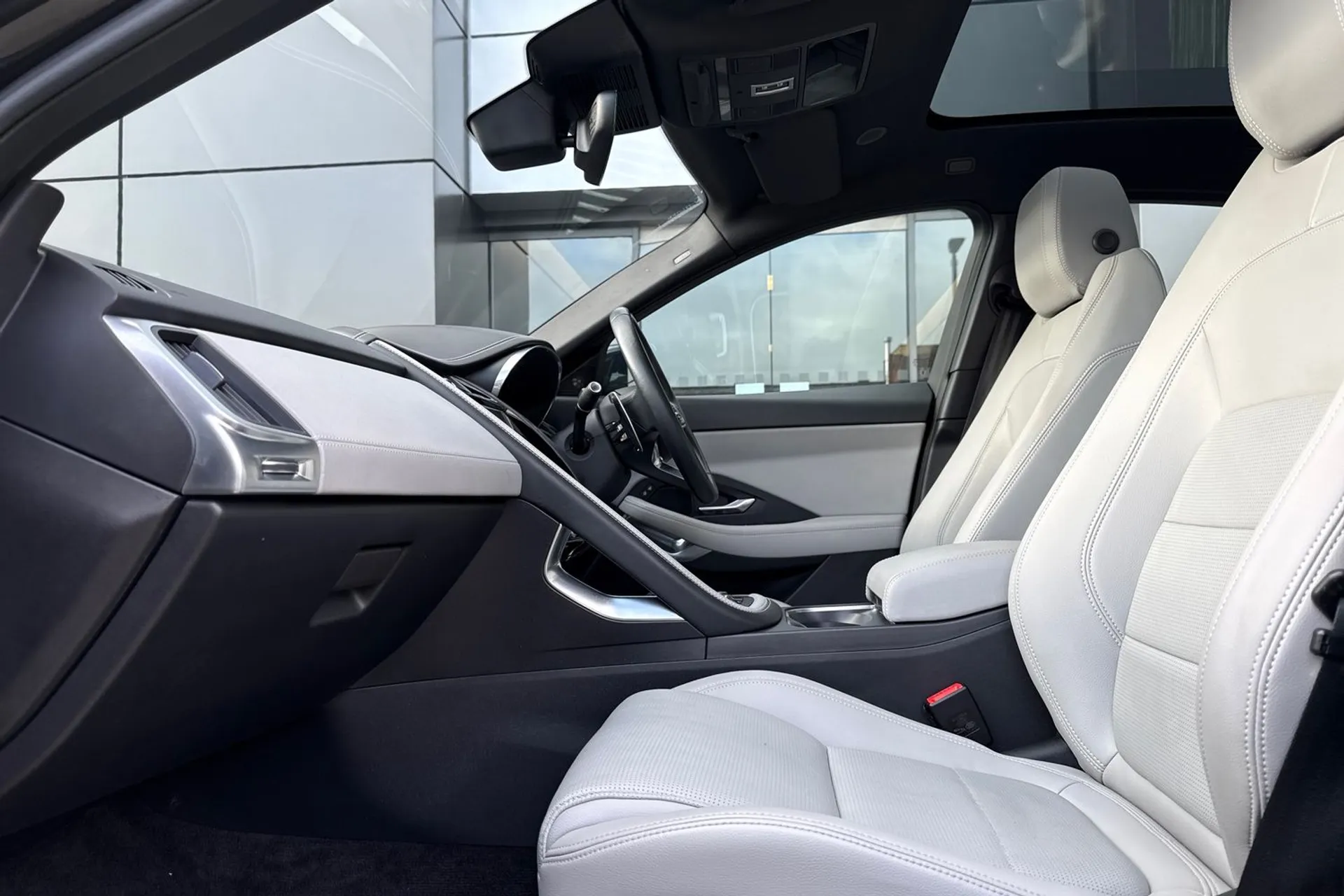 Jaguar E-PACE thumbnail image number 50