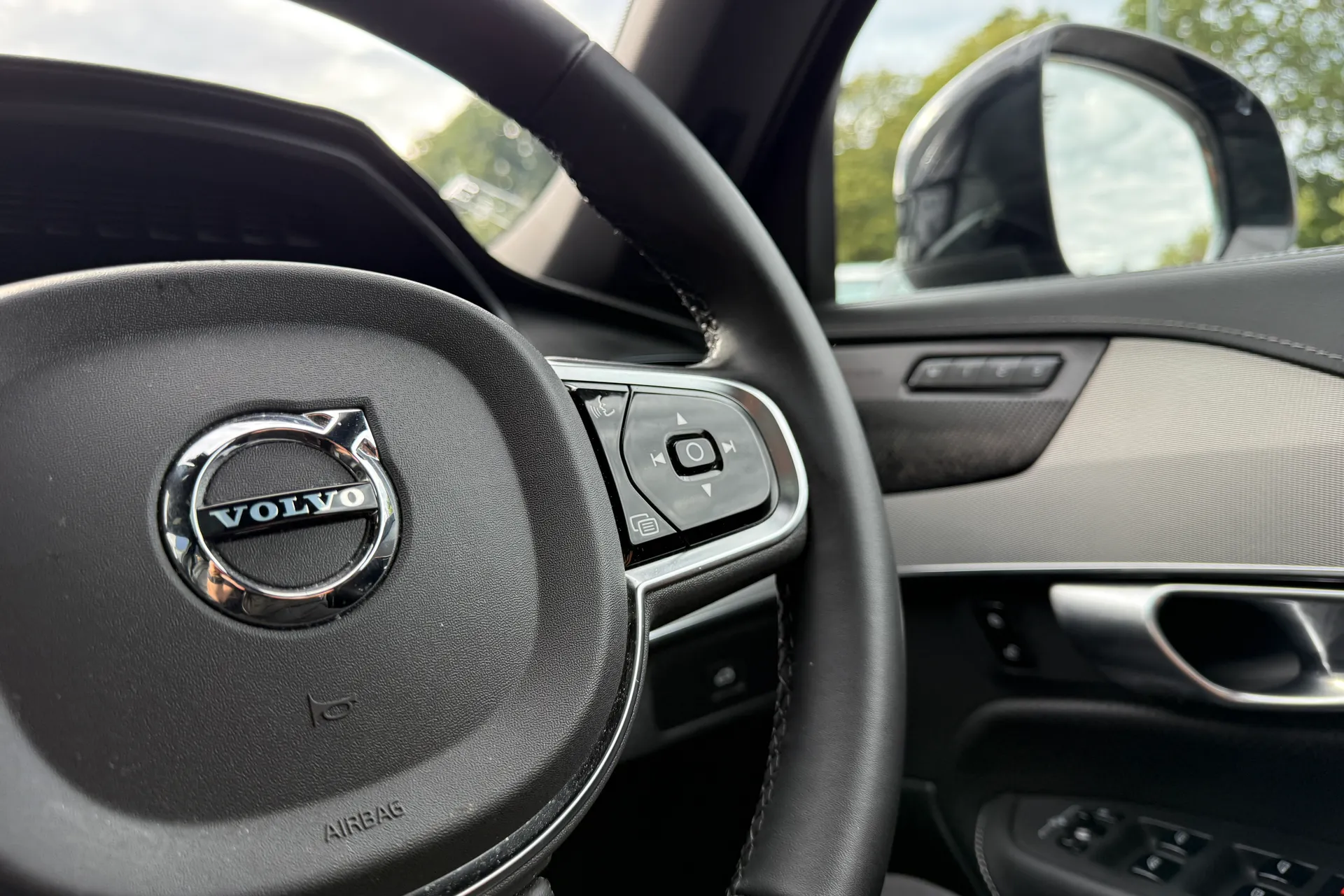 Volvo XC90 thumbnail image number 38