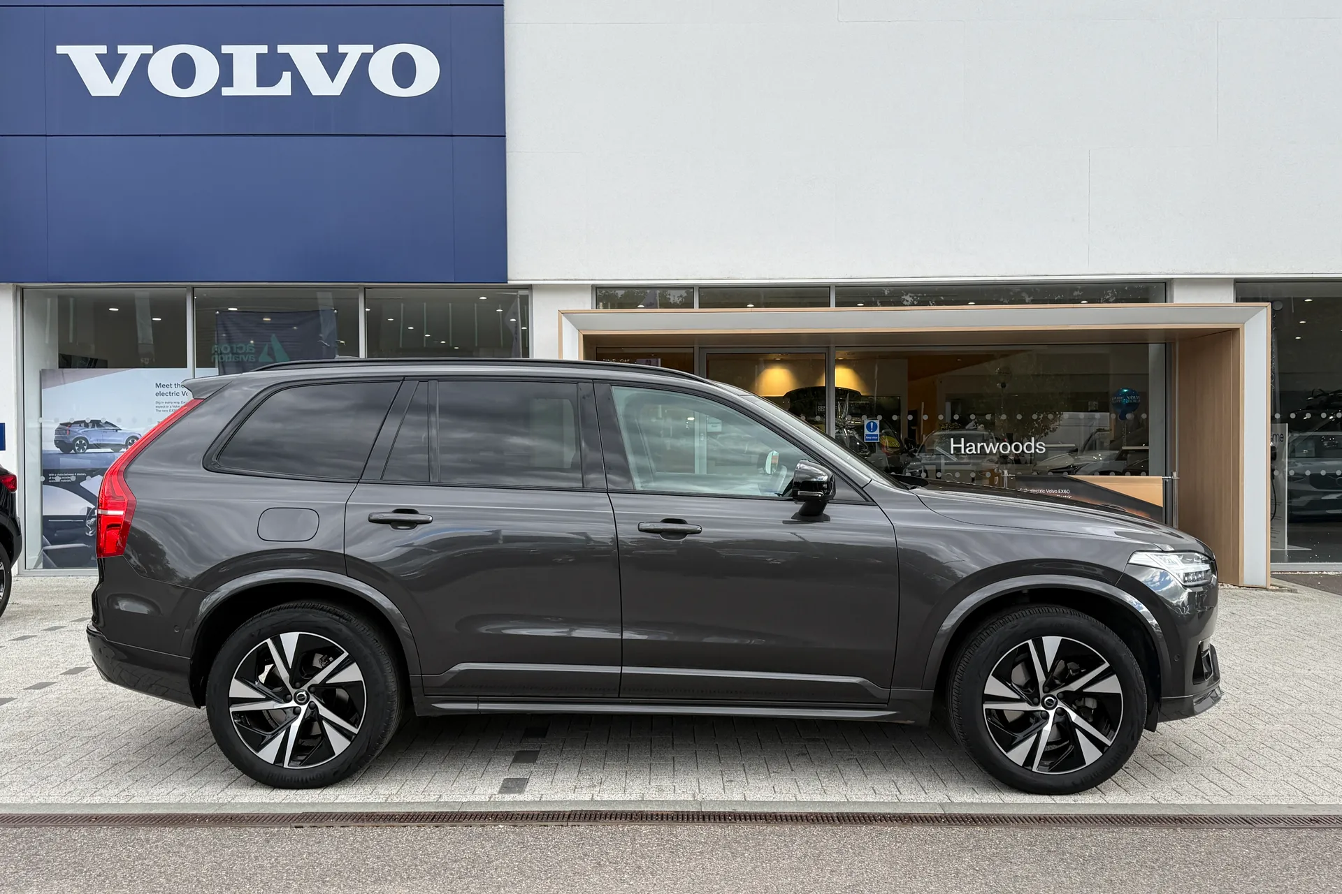 Volvo XC90 thumbnail image number 2