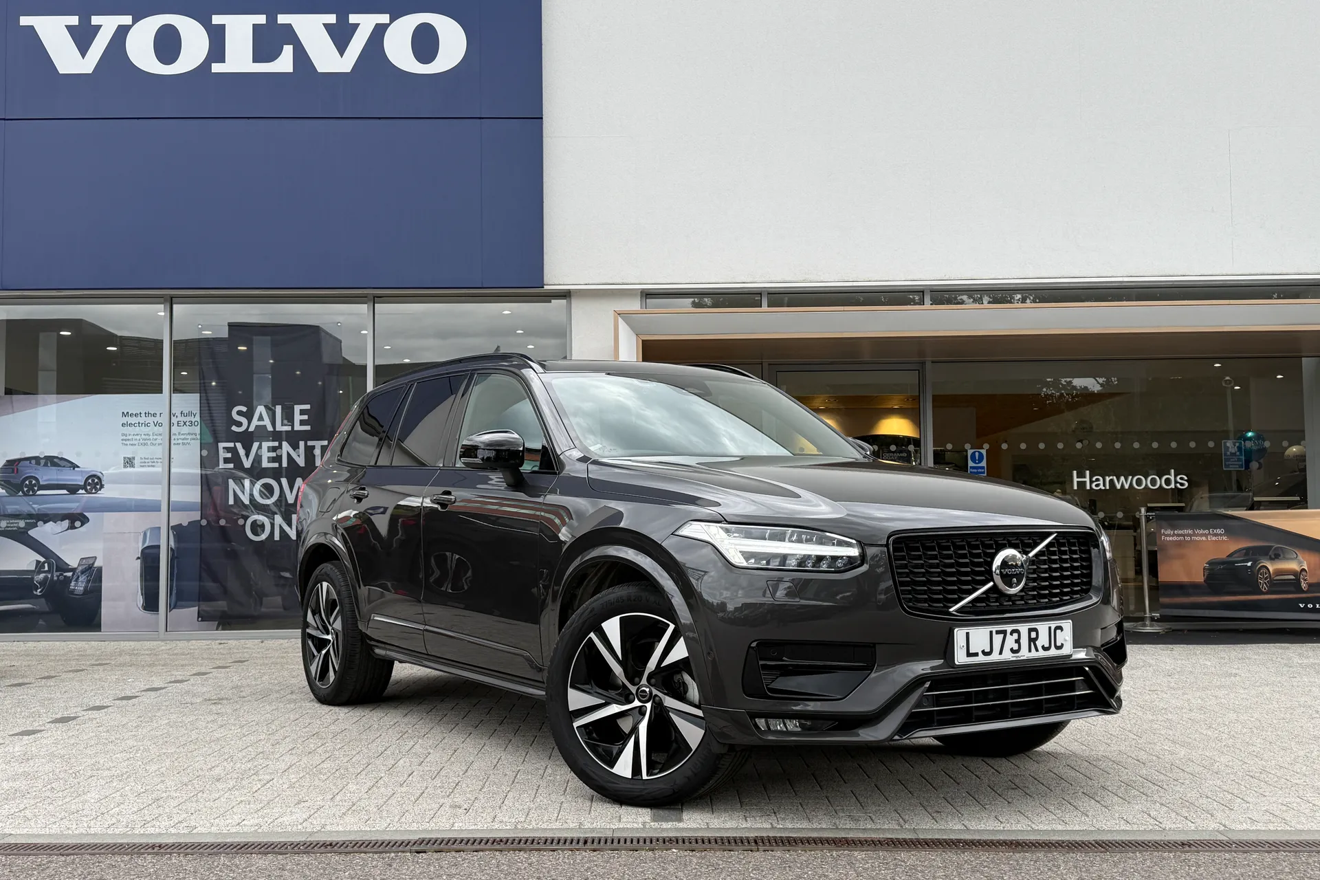 Volvo XC90 focused image