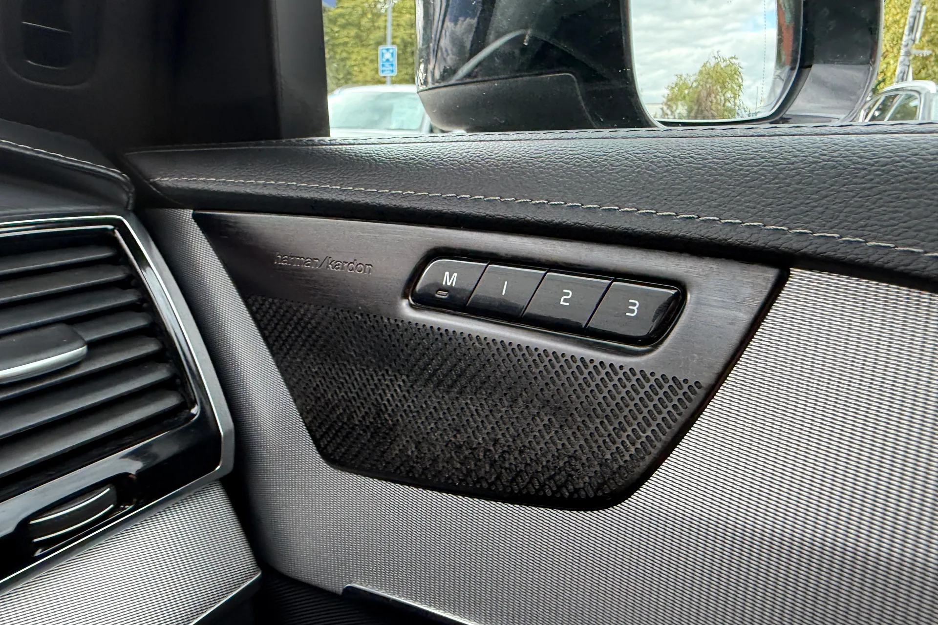 Volvo XC90 thumbnail image number 42