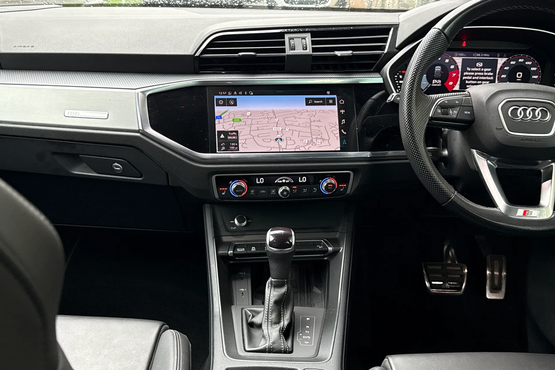 Audi Q3 thumbnail image number 32