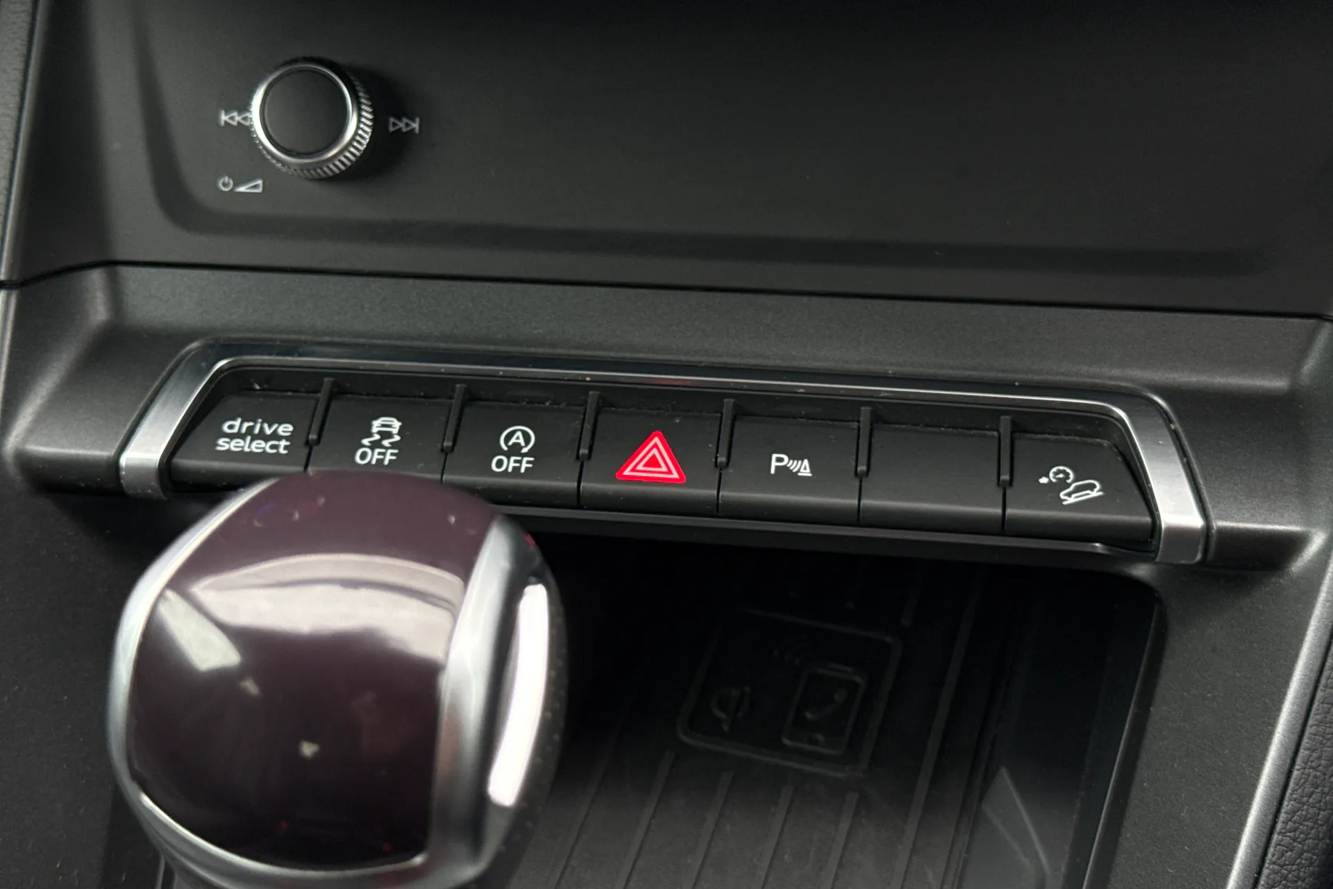 Audi Q3 thumbnail image number 17