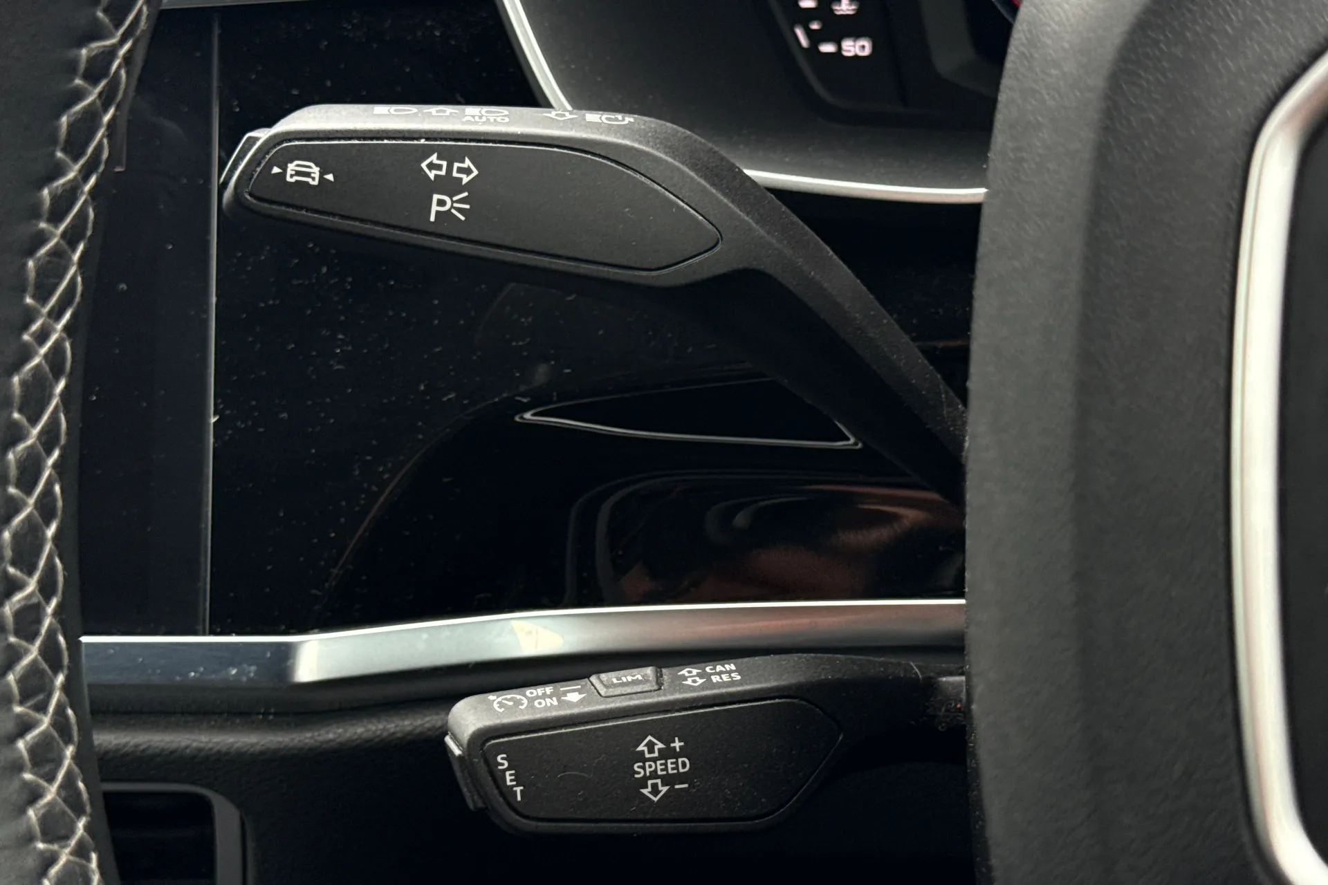 Audi Q3 thumbnail image number 14