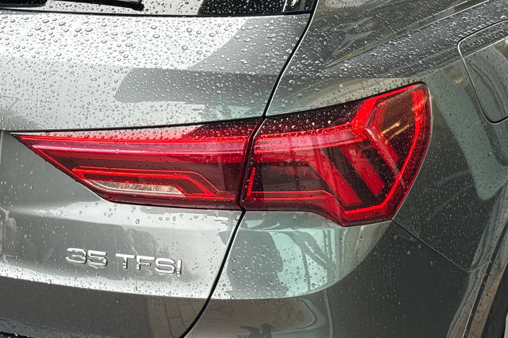 Audi Q3 thumbnail image number 36