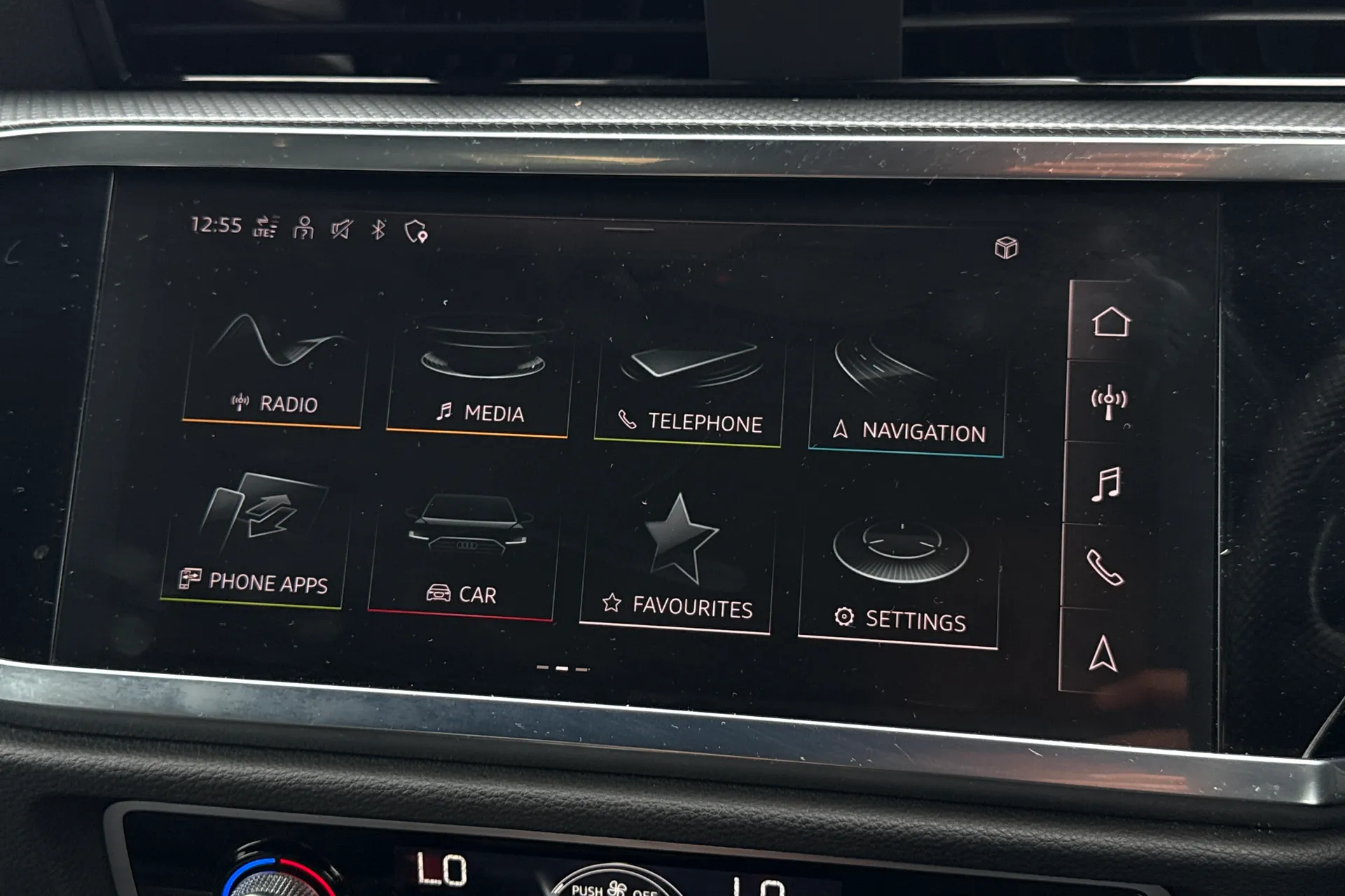 Audi Q3 thumbnail image number 19