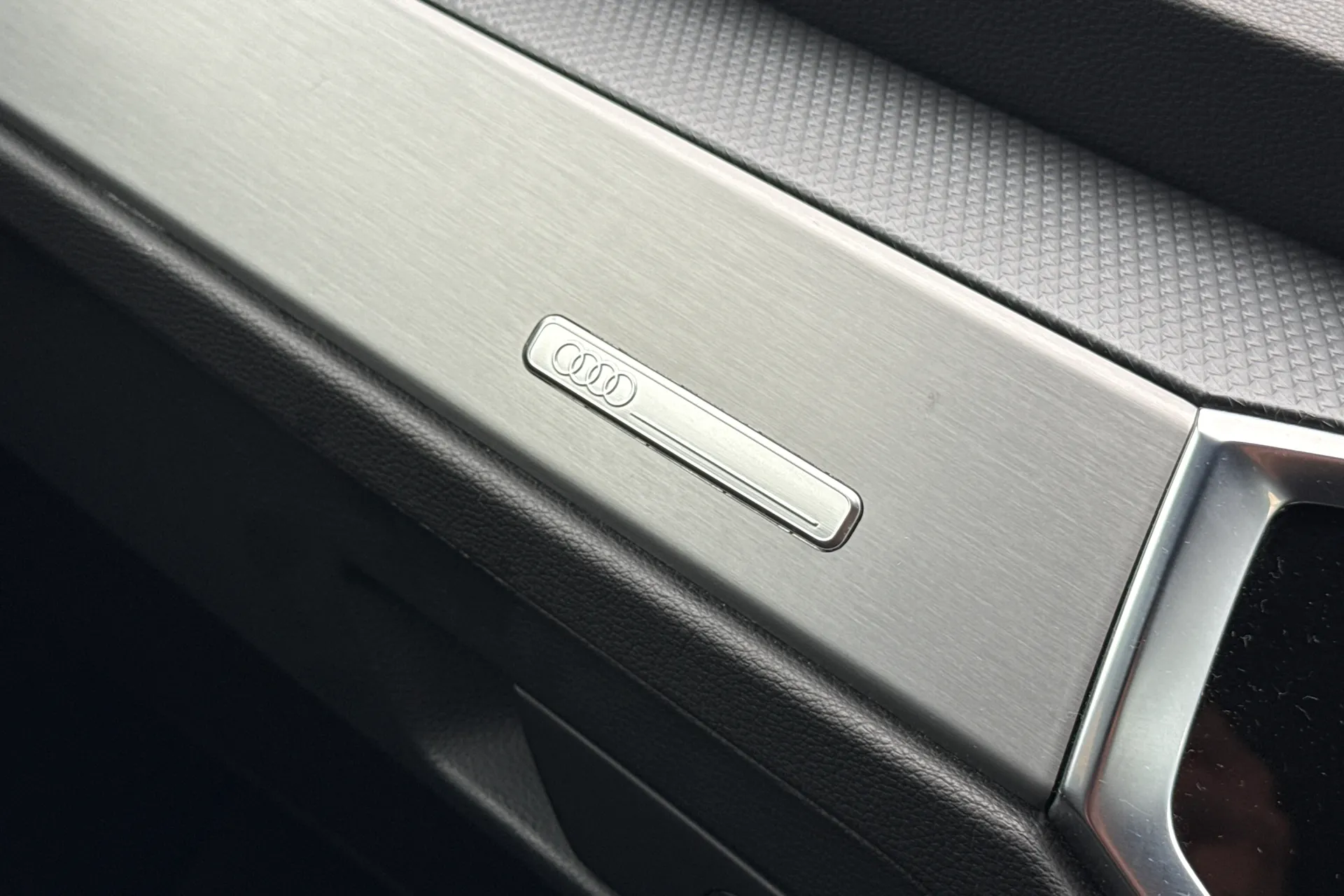 Audi Q3 thumbnail image number 21