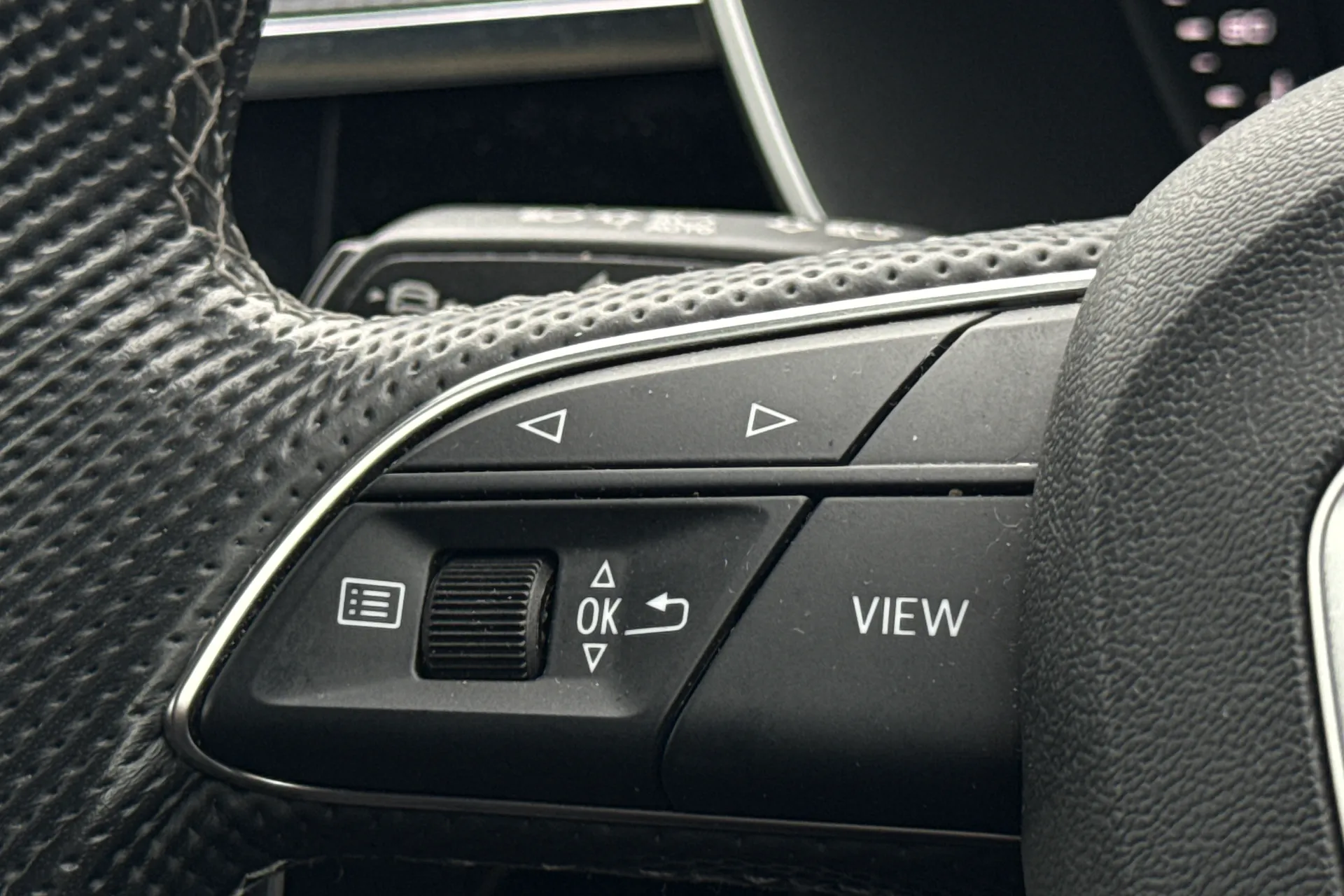 Audi Q3 thumbnail image number 12