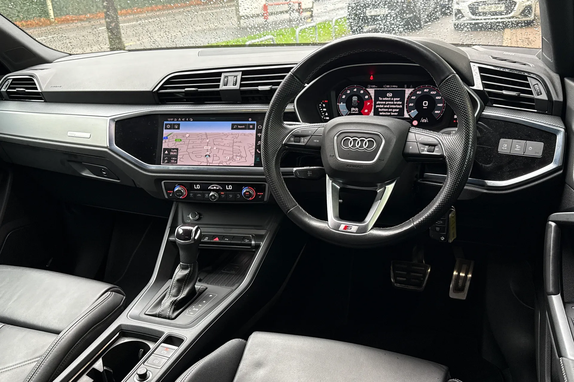 Audi Q3 thumbnail image number 29