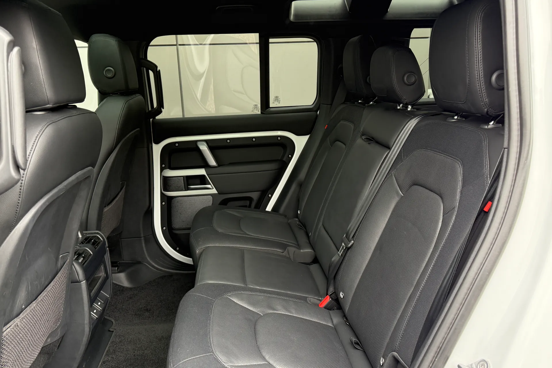 LAND ROVER DEFENDER thumbnail image number 50