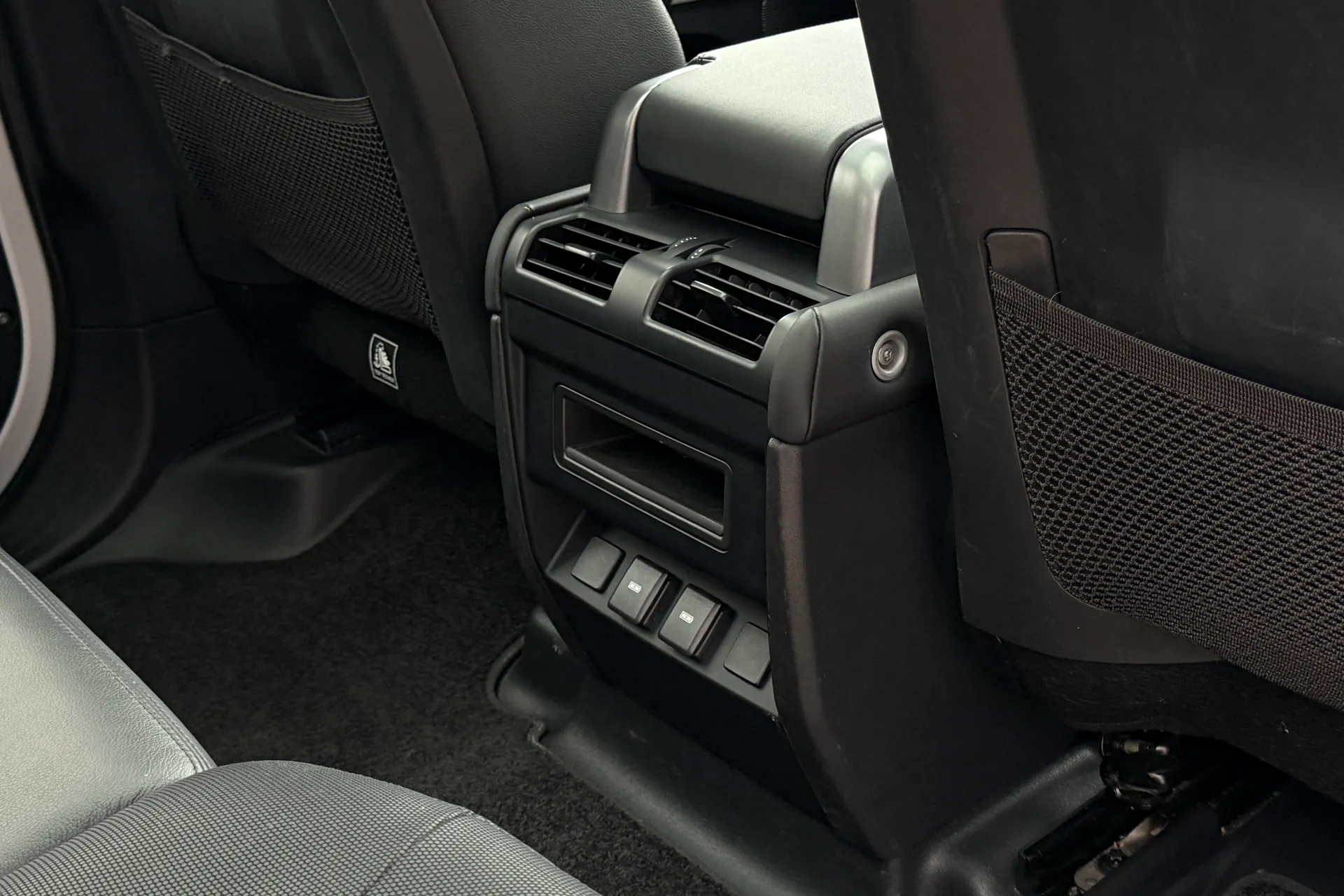 LAND ROVER DEFENDER thumbnail image number 40