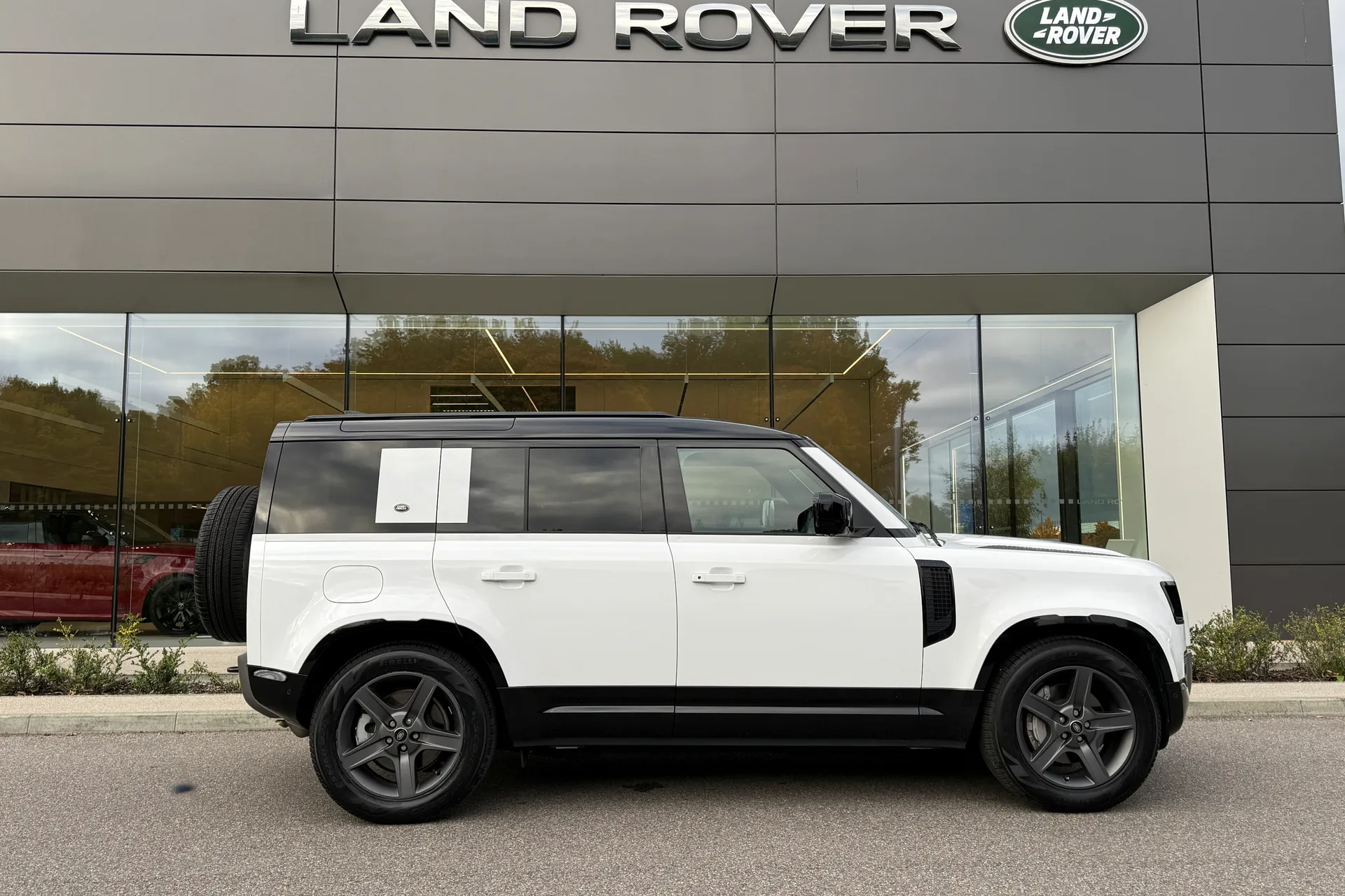 LAND ROVER DEFENDER thumbnail image number 2