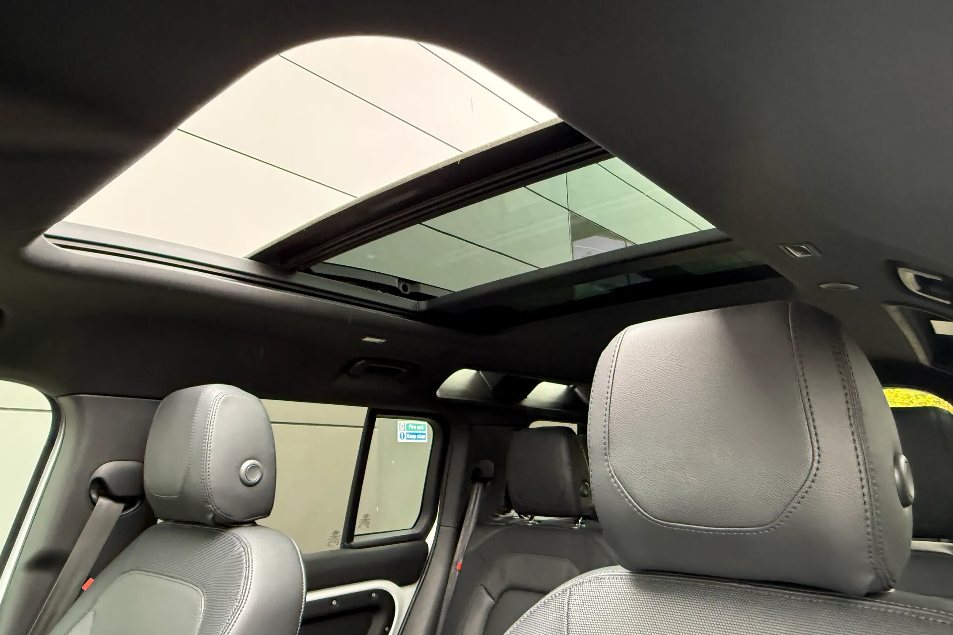 LAND ROVER DEFENDER thumbnail image number 5